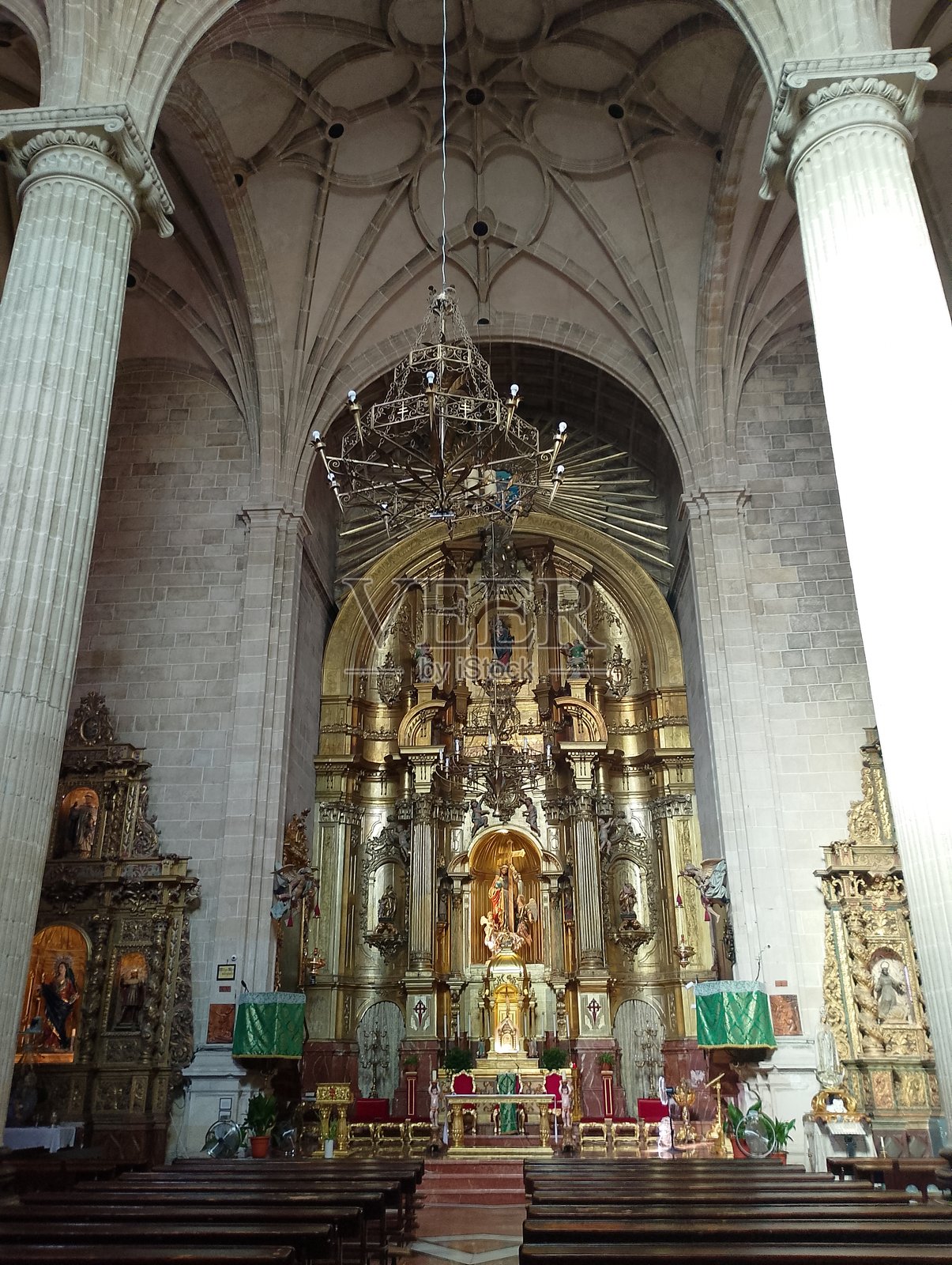 埃尔萨尔瓦多教区教堂位于西班牙穆尔西亚的卡拉瓦卡德拉克鲁斯。照片摄影图片