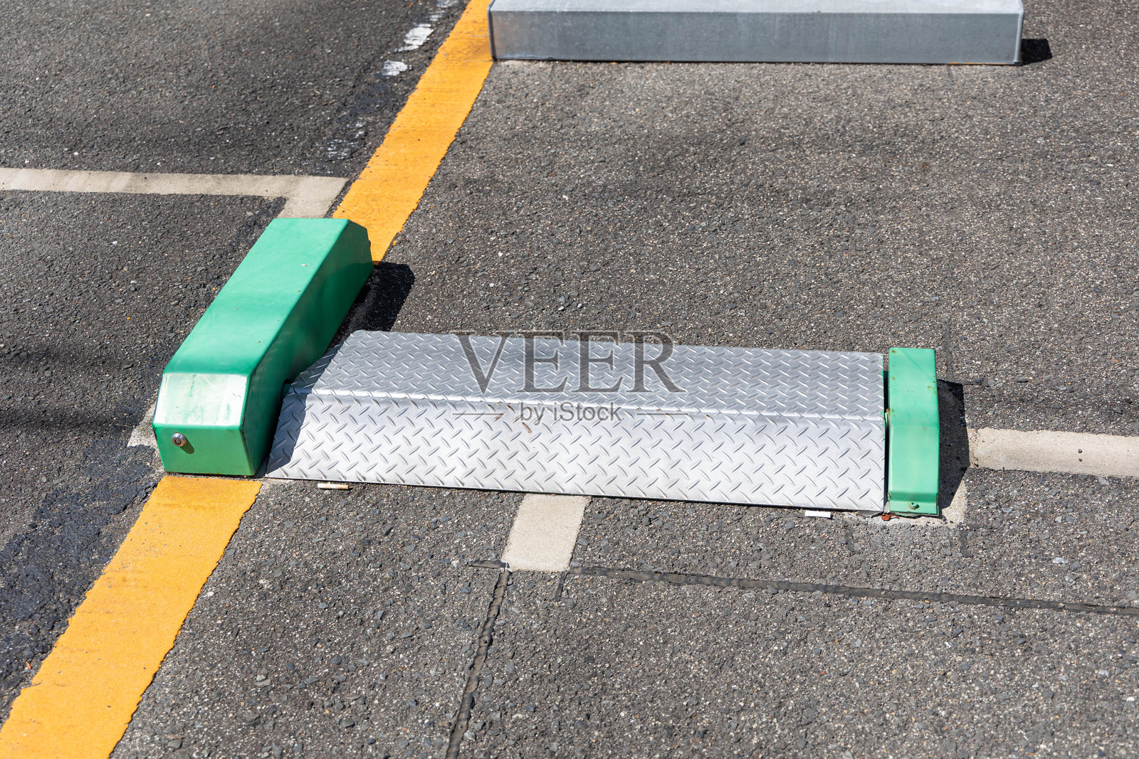 镇上的投币停车场照片摄影图片