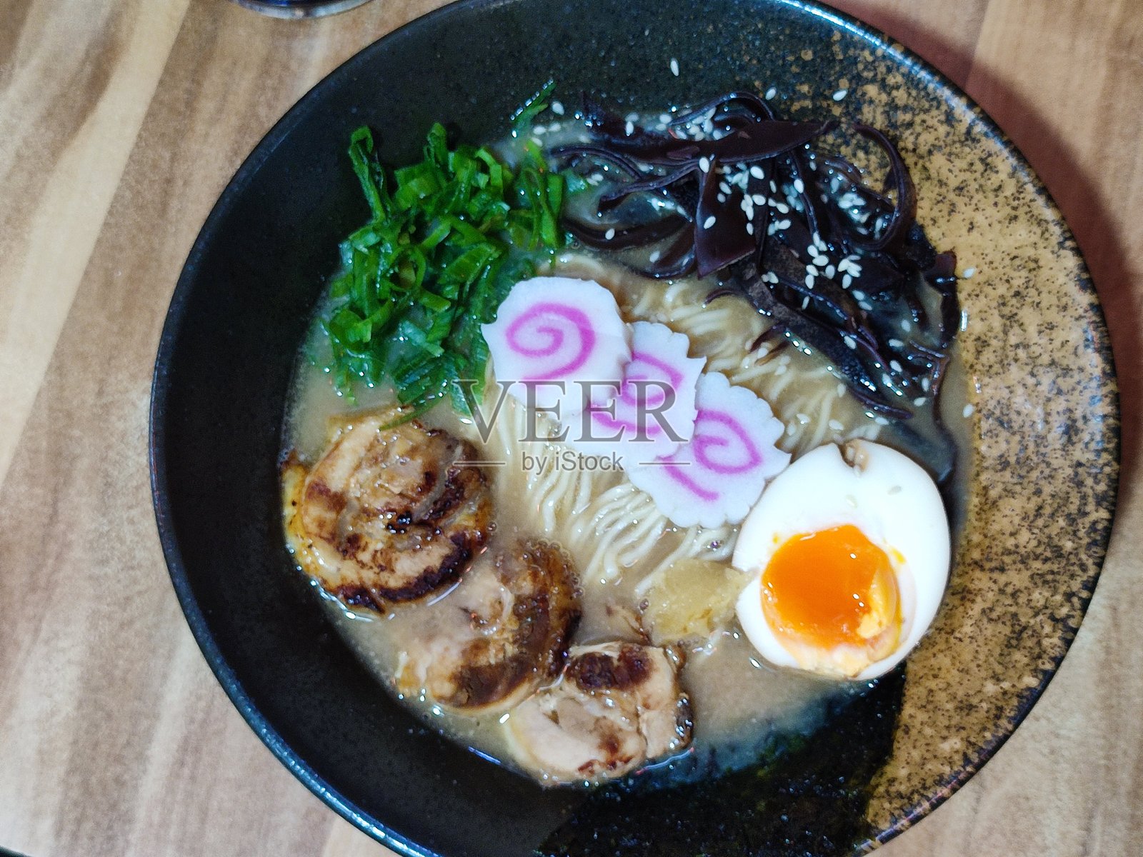 鸡肉咖喱拉面照片摄影图片