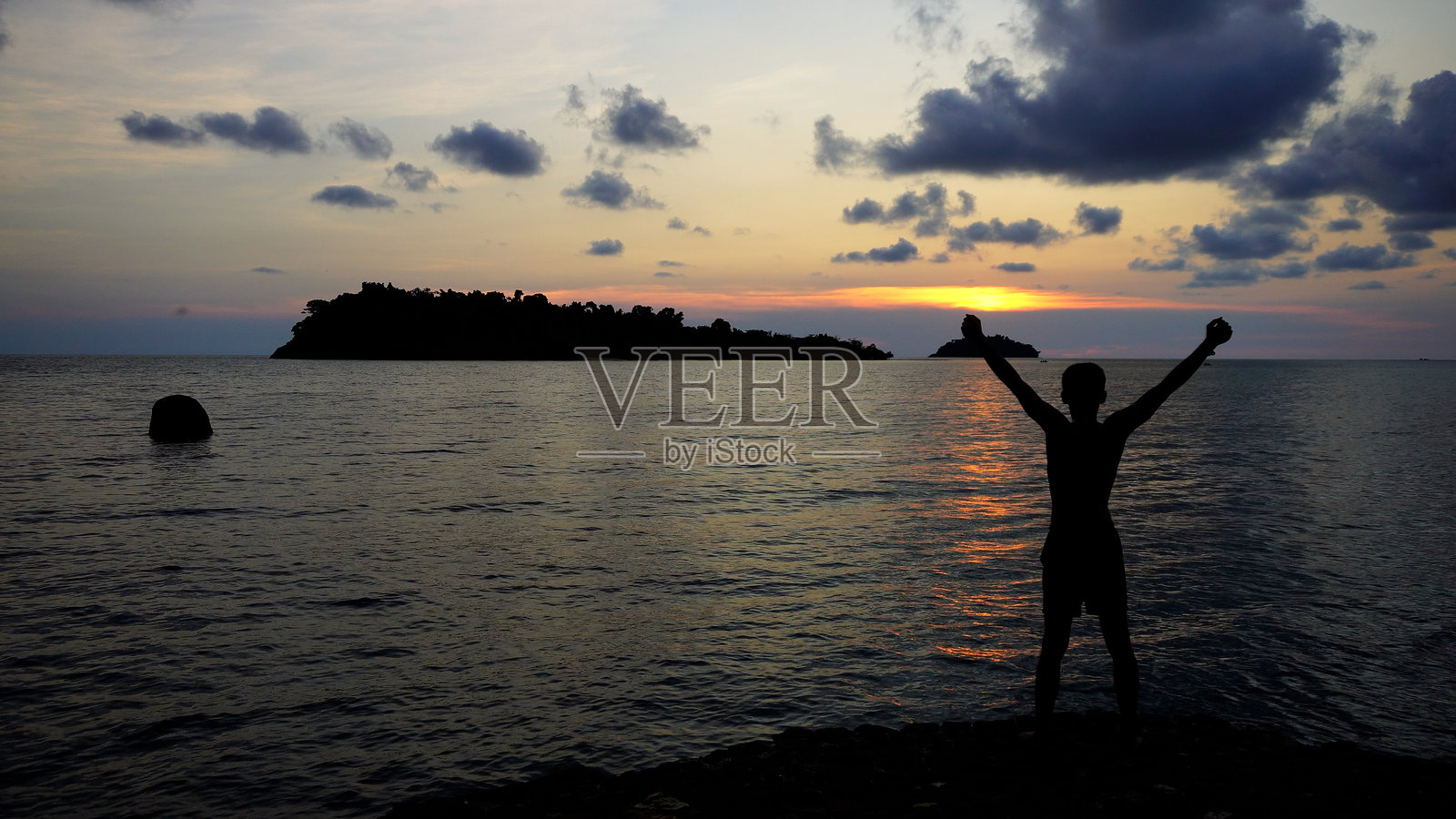 海滩上的夏季时光。照片摄影图片