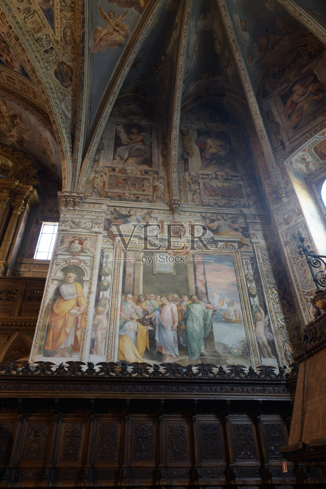 乔凡尼·巴蒂斯塔·隆巴尔德利的壁画《圣彼得授钥》, 意大利佩鲁贾圣彼得大教堂。照片摄影图片