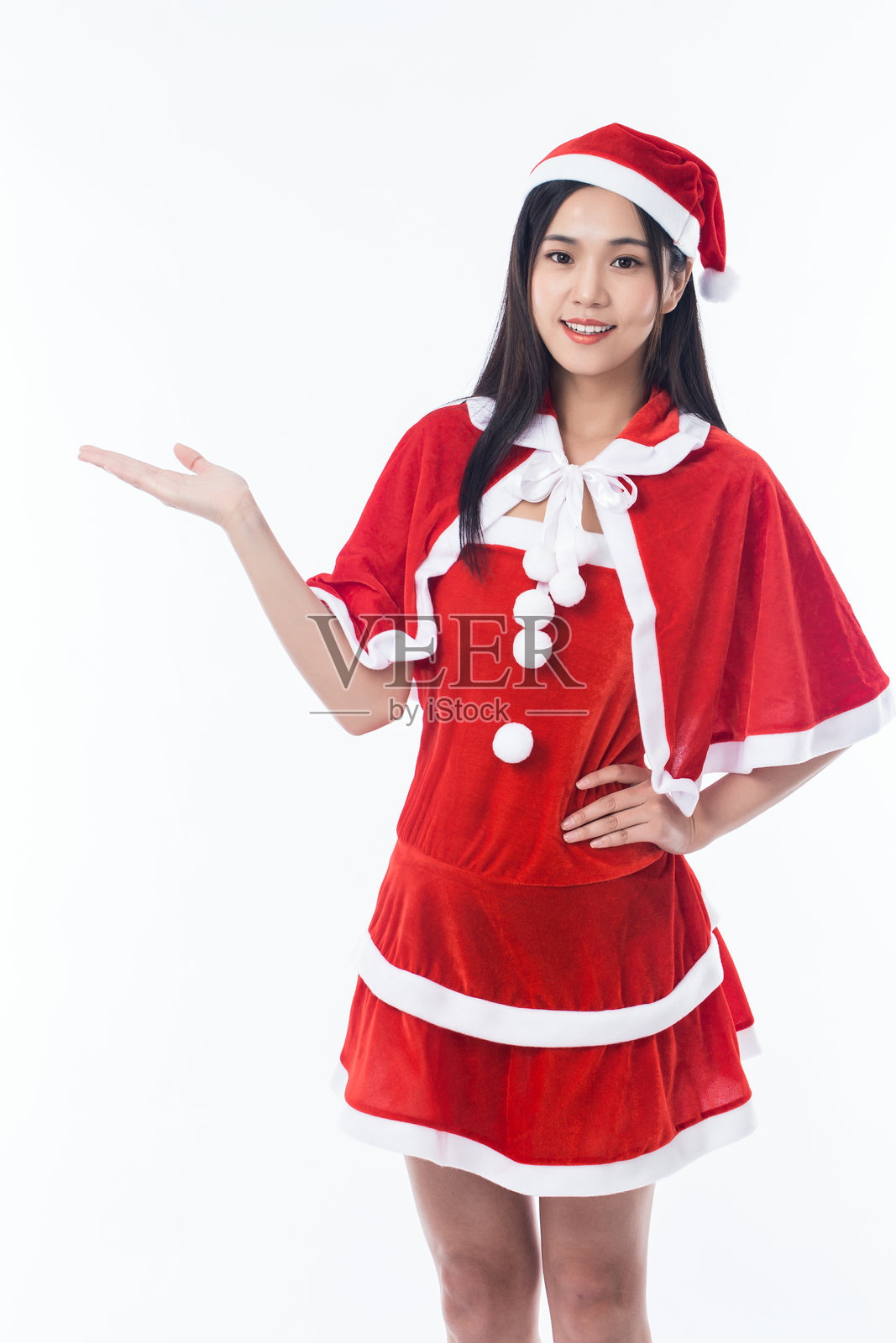 年轻的亚洲女性穿着圣诞老人服装,手势示意。照片摄影图片