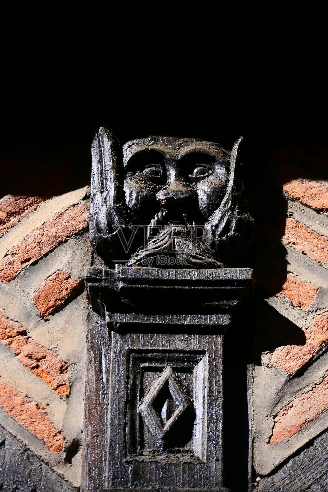 阿尔比恩贾尔贝特住宅的雕刻木质细节:塔恩省照片摄影图片