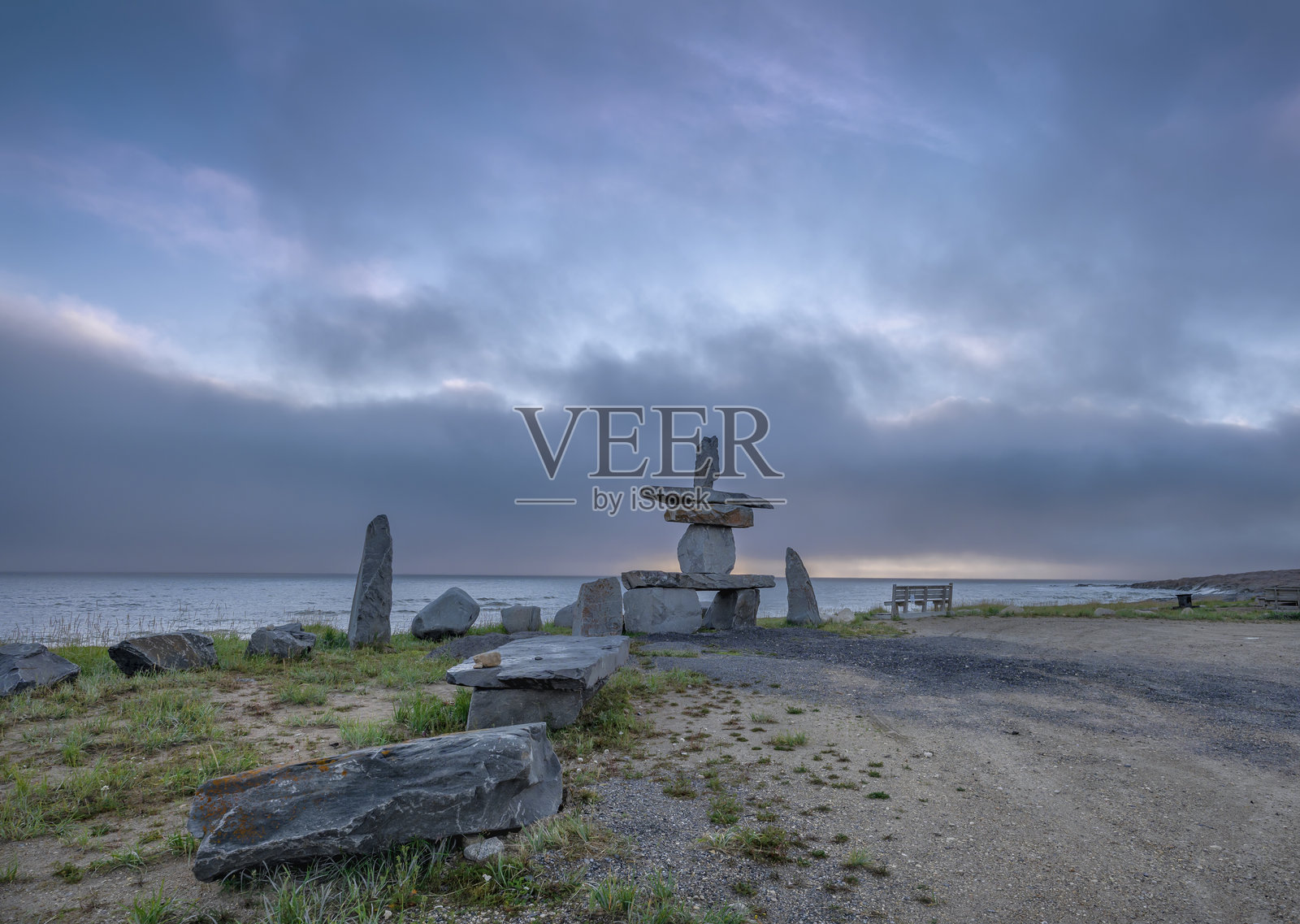 哈德逊湾丘吉尔的印克苏克(Inukshuk)日出照片摄影图片