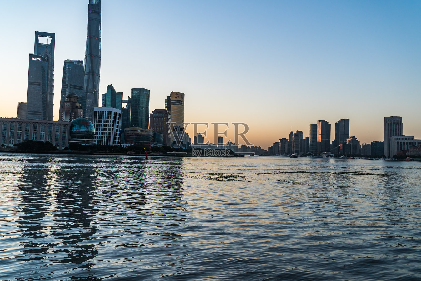 陆家嘴,黄浦江,上海,中国,亚洲。照片摄影图片