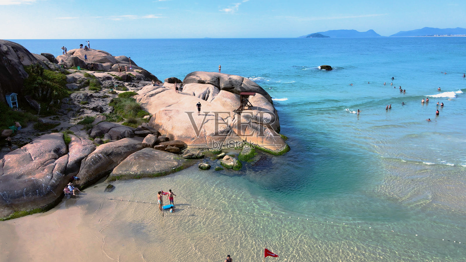 弗洛里亚诺波利斯,圣卡塔琳娜州的乔阿基纳海滩岩石海岸的鸟瞰图照片摄影图片