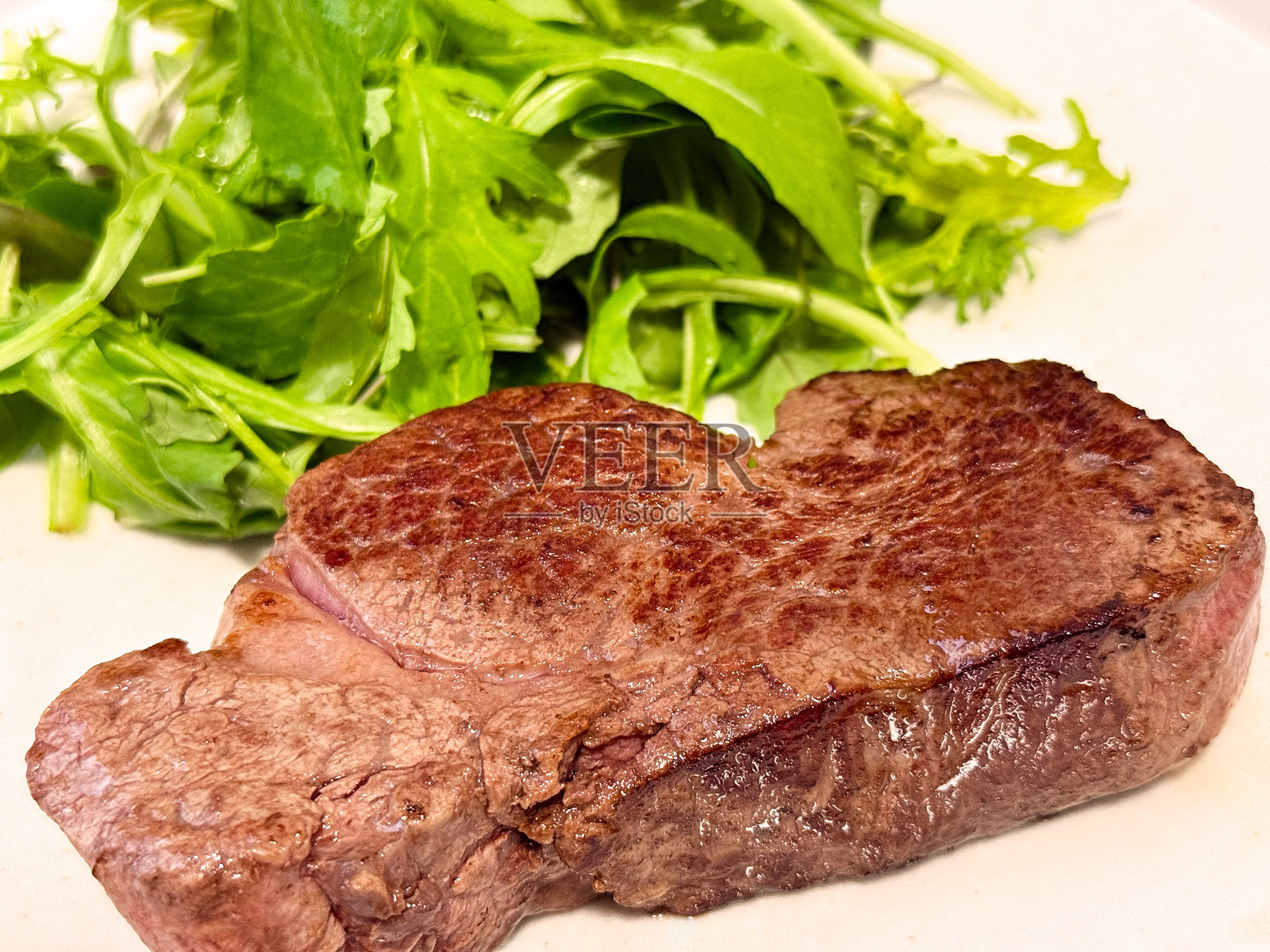 多汁的优质和牛菲力牛排 – 五分熟照片摄影图片