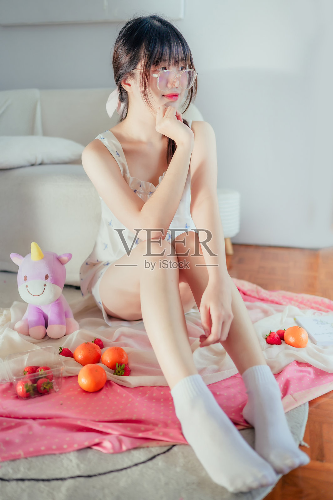 一个美丽的亚洲女孩照片摄影图片