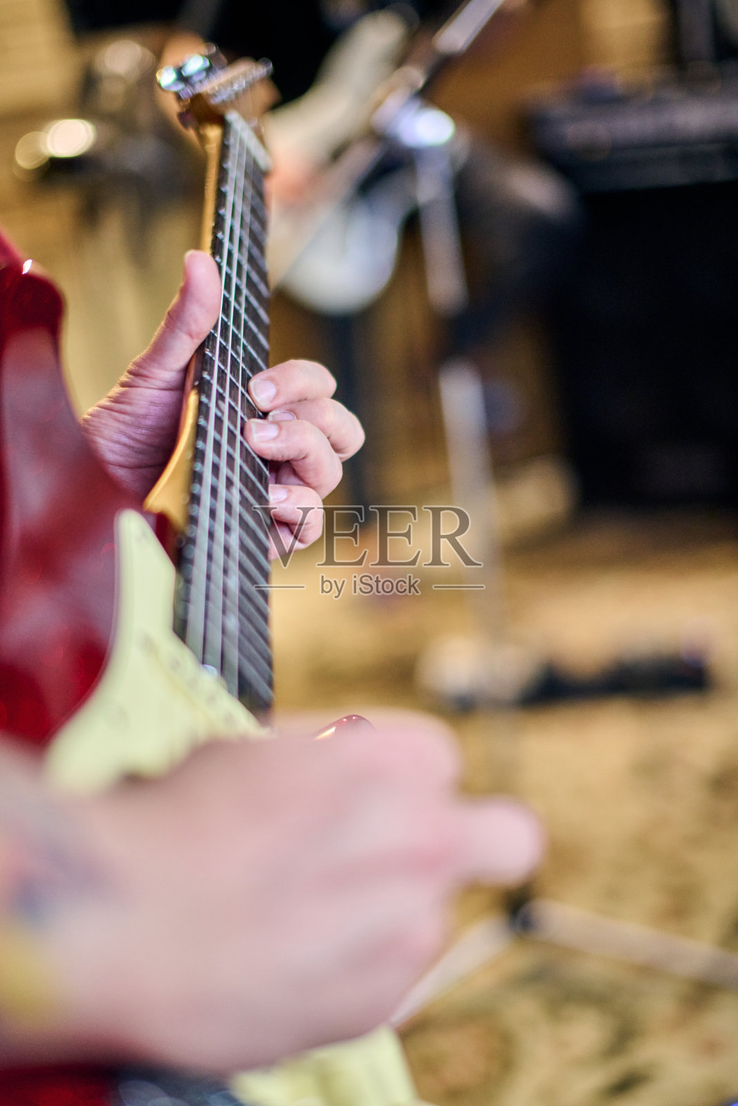 乐队排练时电吉他的特写照片摄影图片