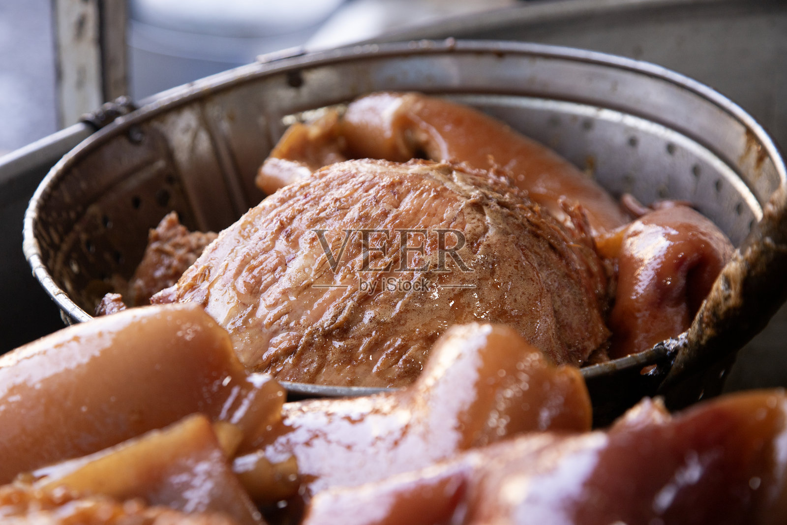 墨西哥城街头小吃摊提供著名的猪肉卡尼塔斯塔可。照片摄影图片