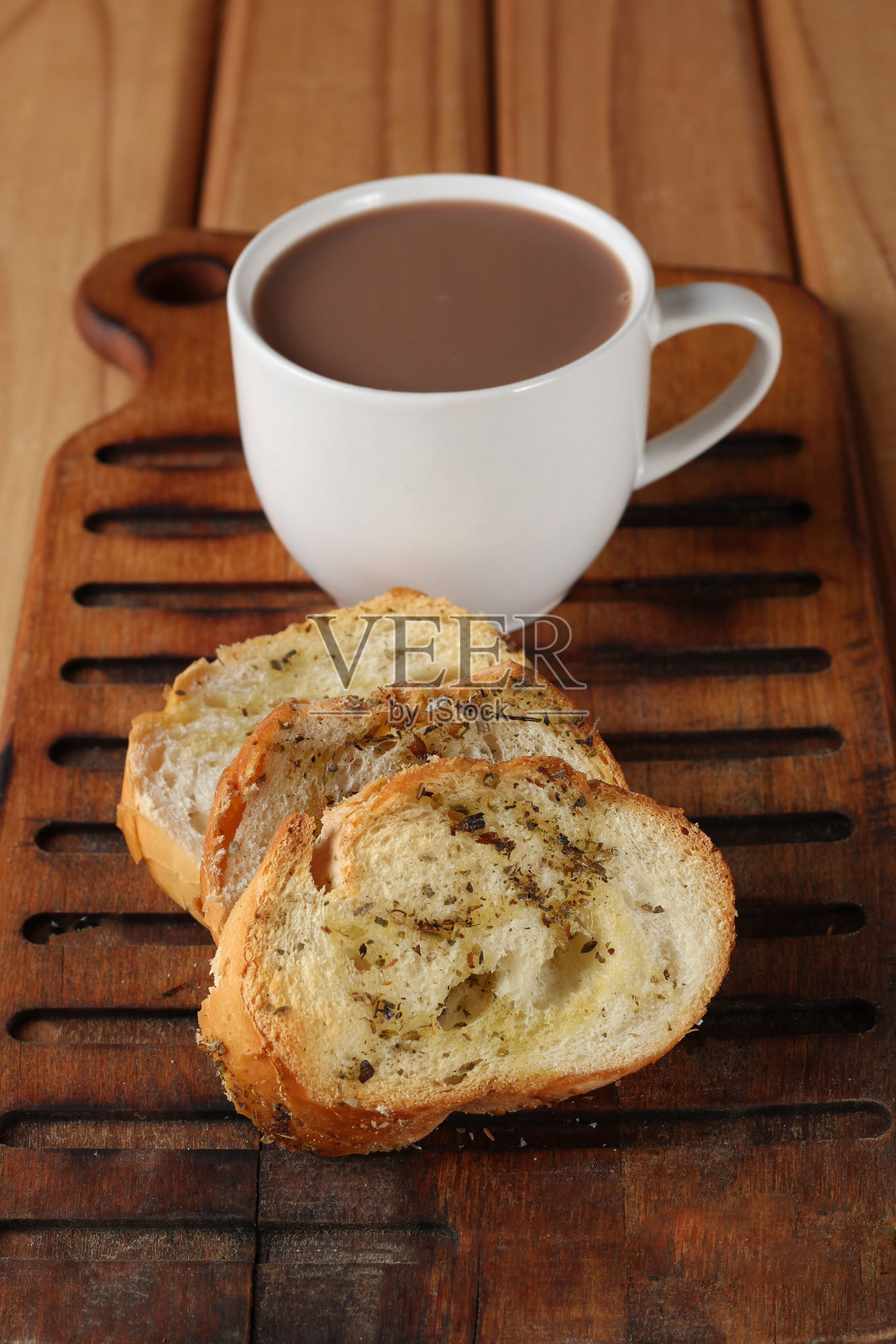 一杯热巧克力和吐司照片摄影图片