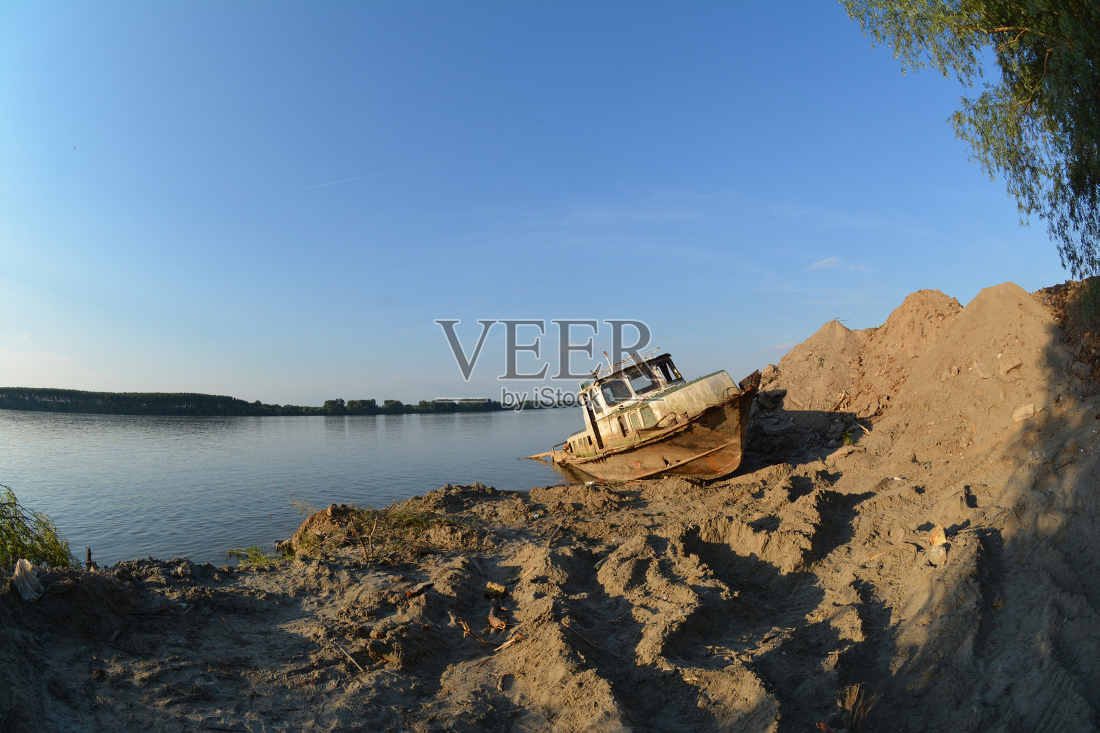 搁浅木船照片摄影图片