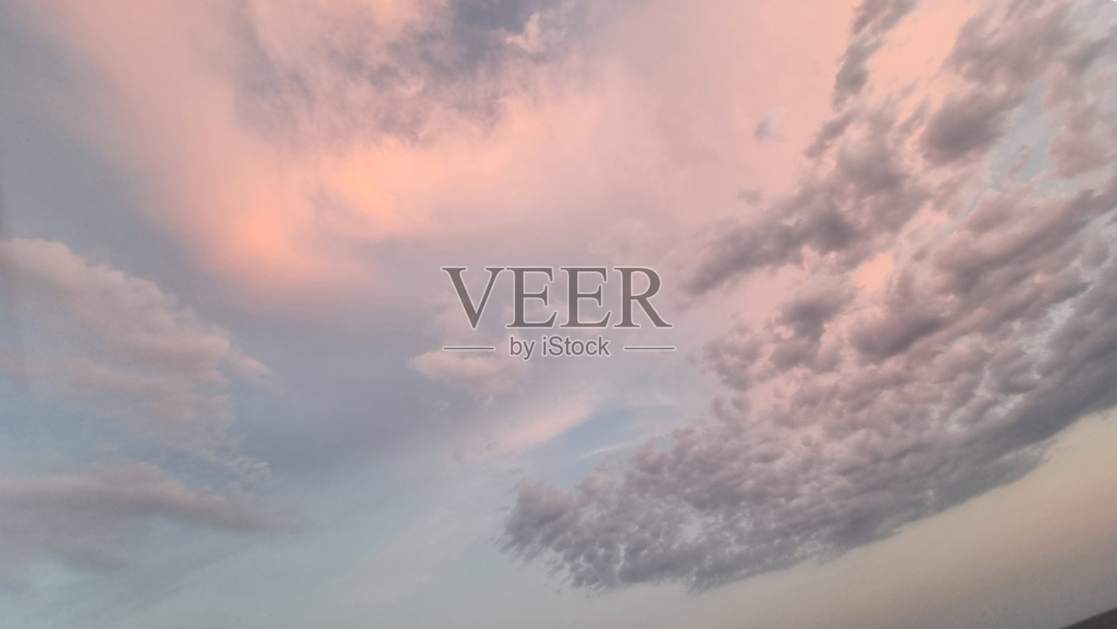 云彩天空日落背景在米蒂卡斯海滩普雷韦扎希腊照片摄影图片