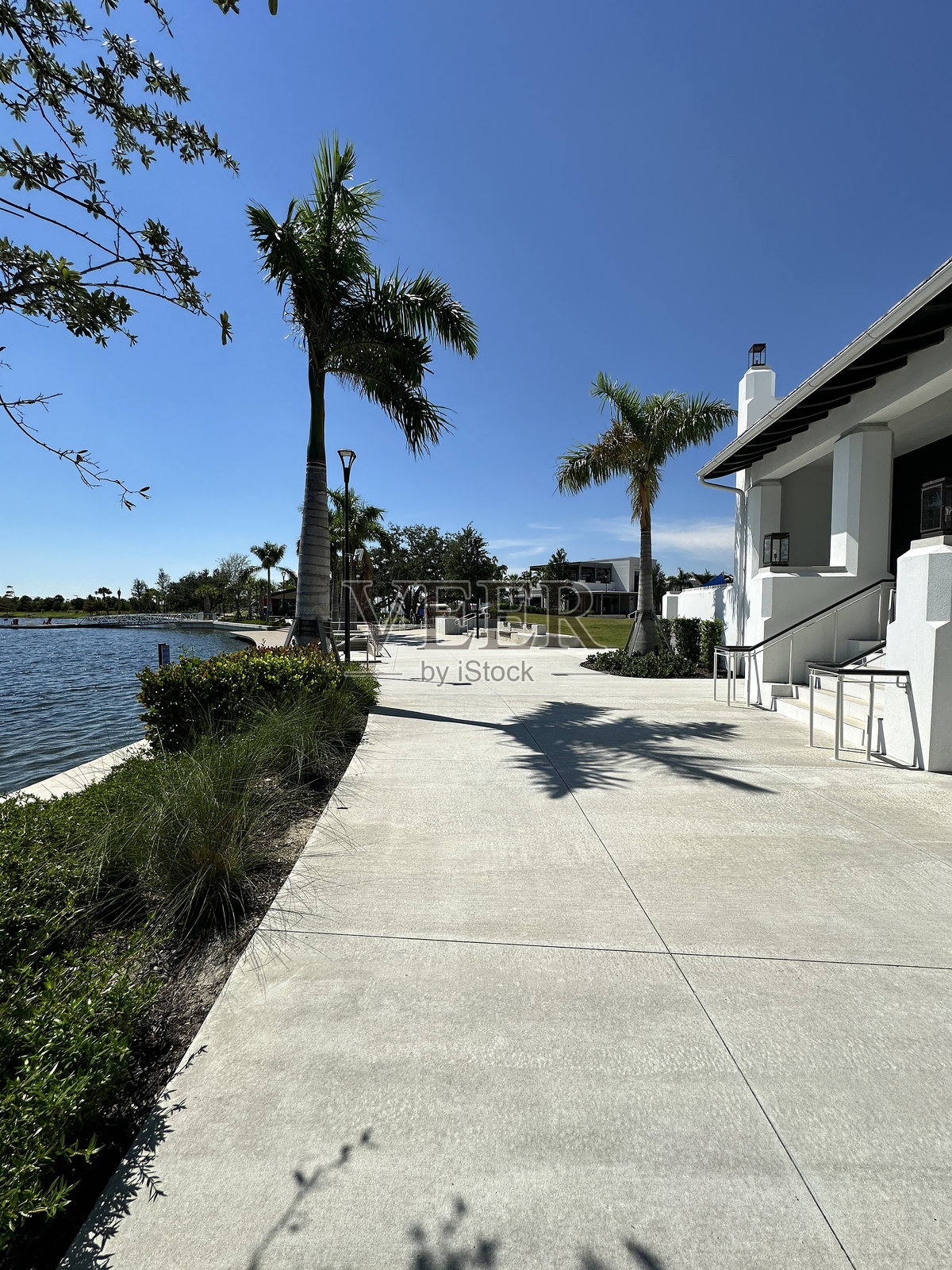 韦伦公园市中心的索利斯大厅阳光明媚的午后景色照片摄影图片