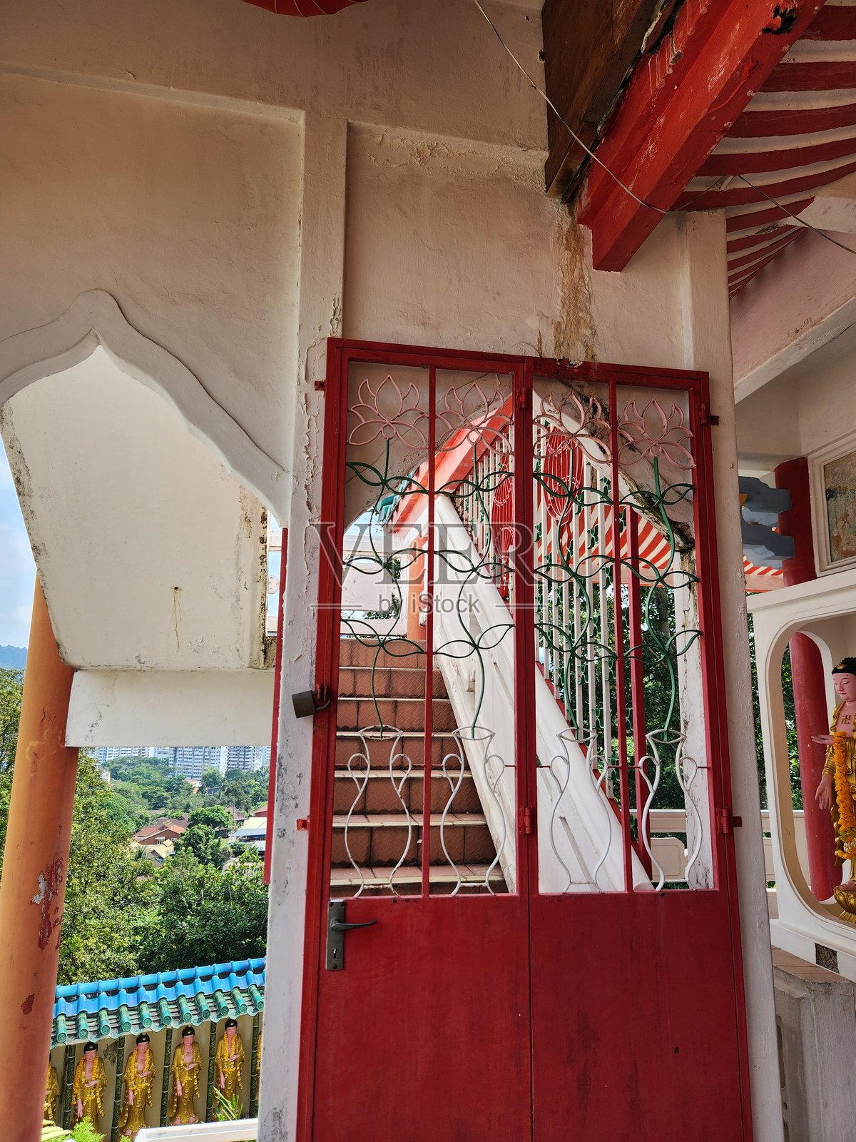 红色的门照片摄影图片