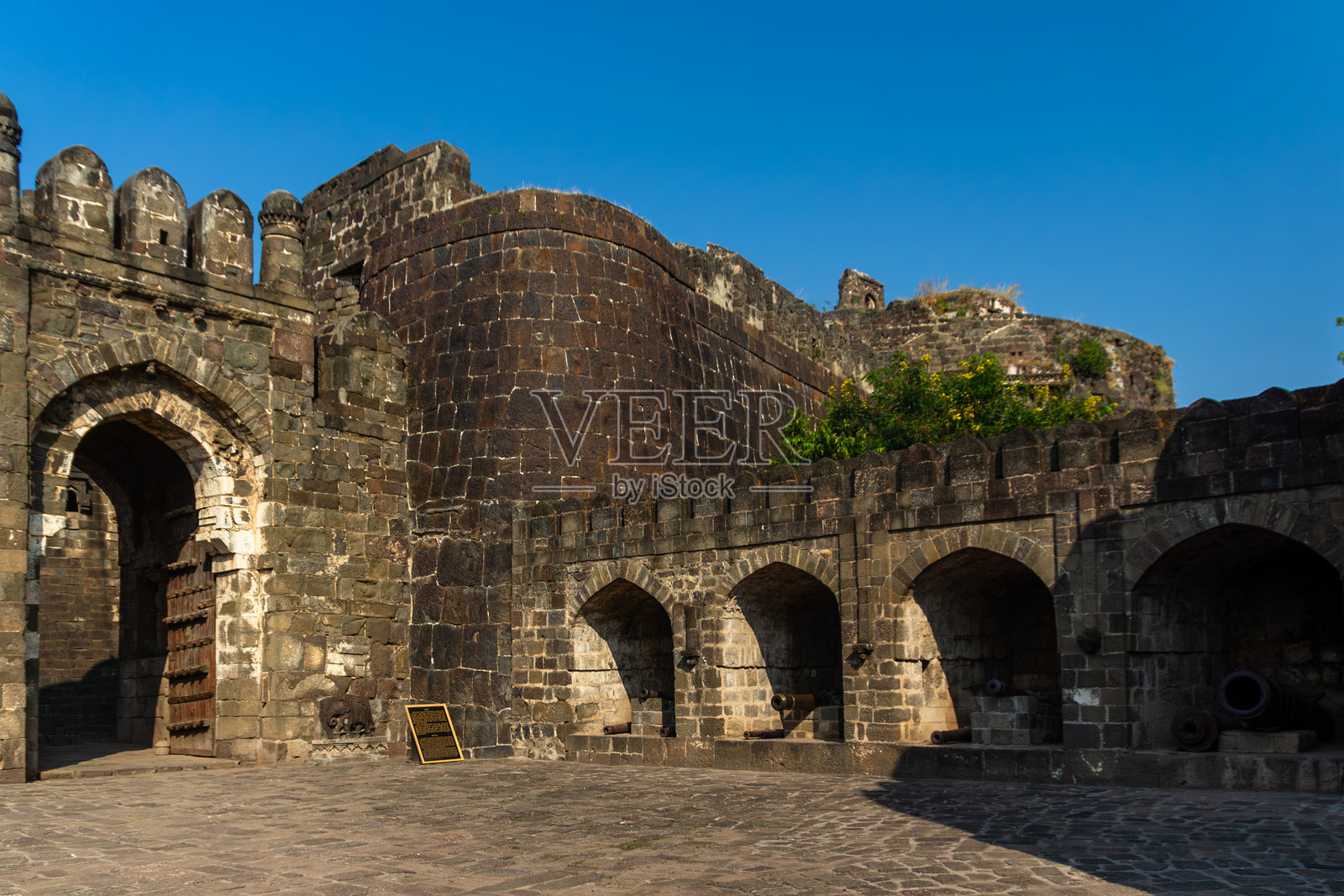 达乌拉特堡的宏伟入口和拱门照片摄影图片