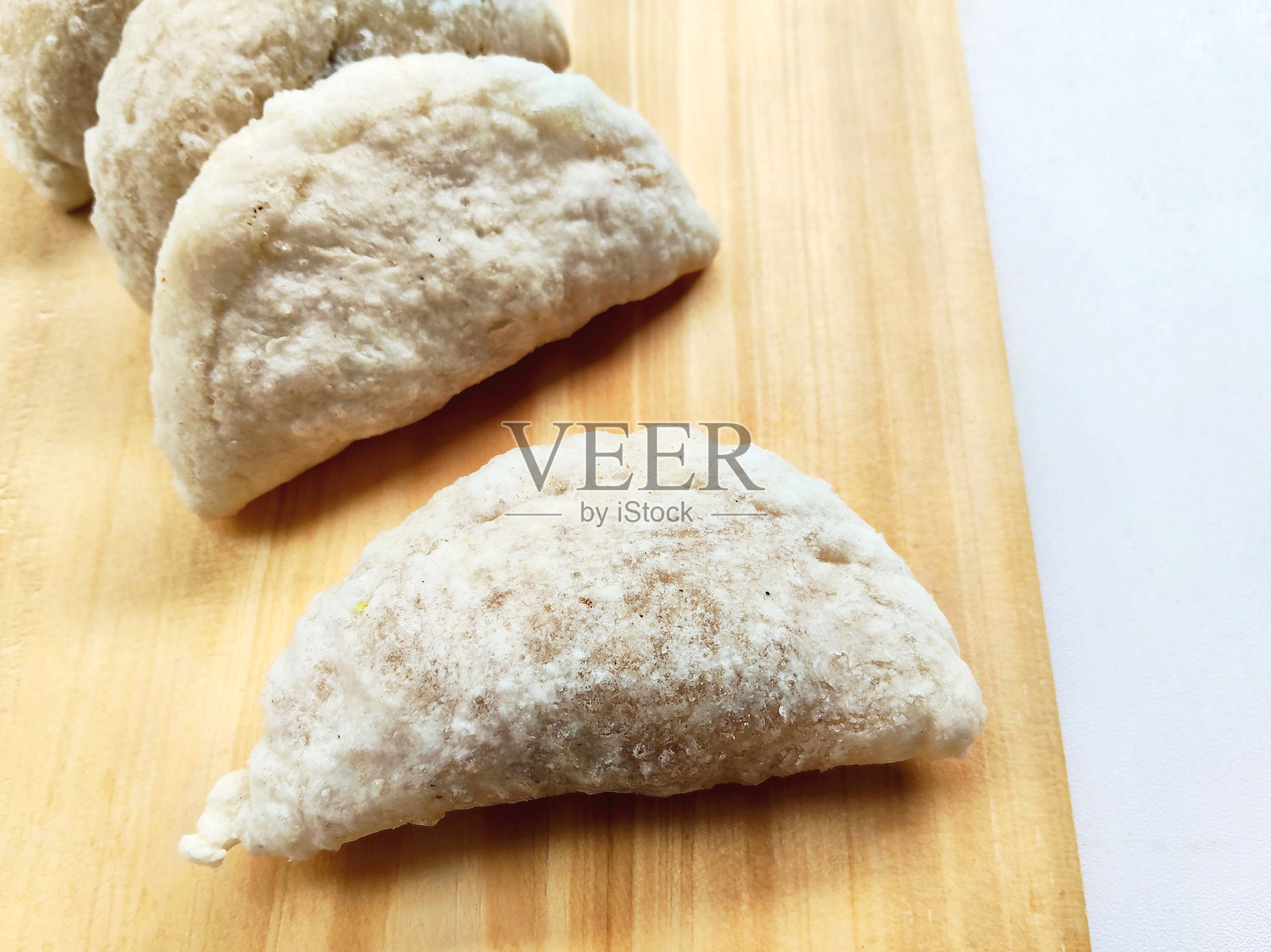 印尼风味,香脆有嚼劲的炸豆腐圈照片摄影图片