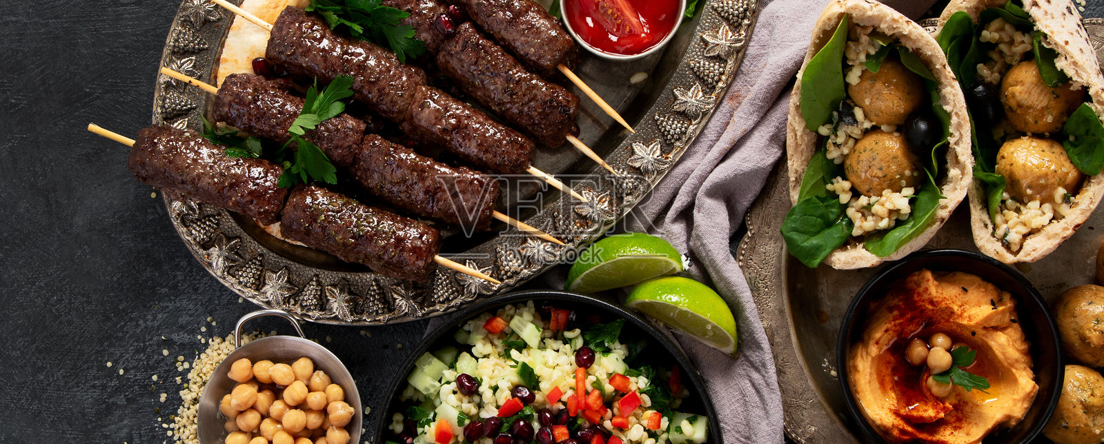 阿拉伯美食:中东传统午餐或晚餐。照片摄影图片