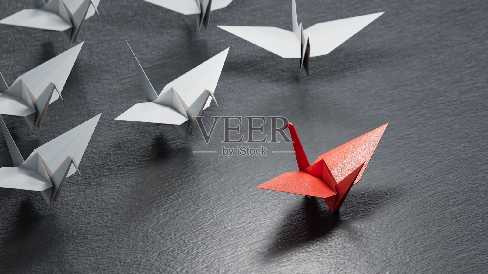 不同的商业概念。新想法。纸艺风格。创意构思。红白色纸天鹅。领袖天鹅概念。黑色背景上的3D渲染。照片摄影图片