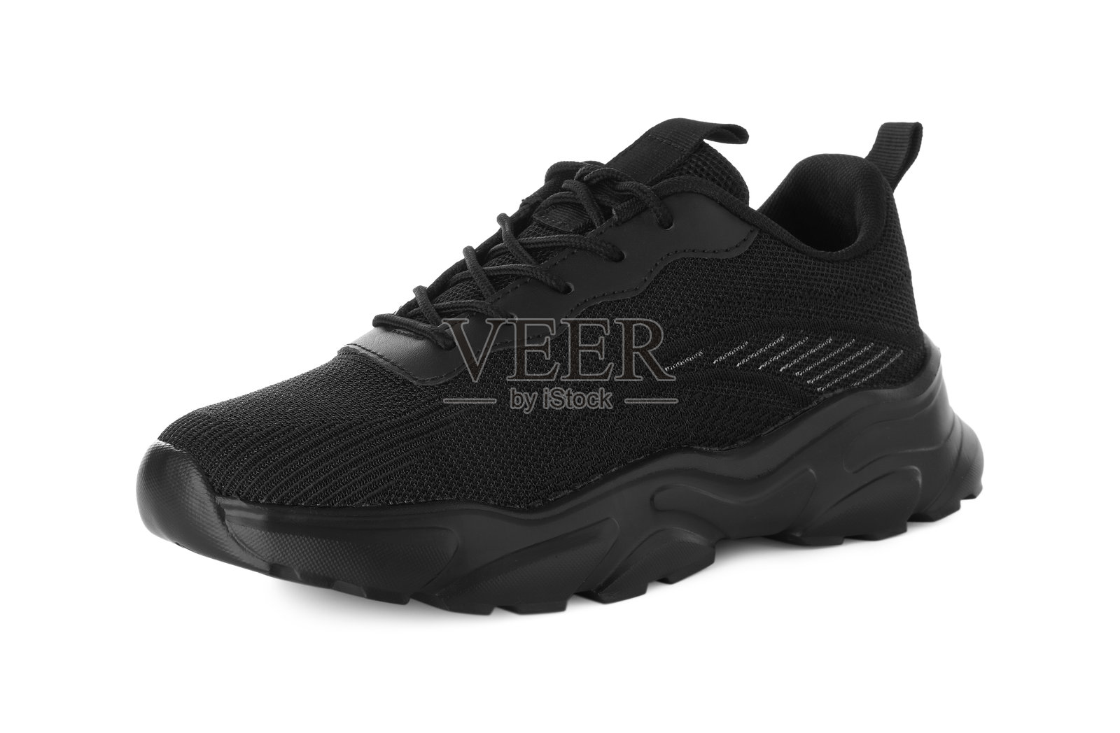 一双时尚的黑色运动鞋孤立在白色背景上照片摄影图片