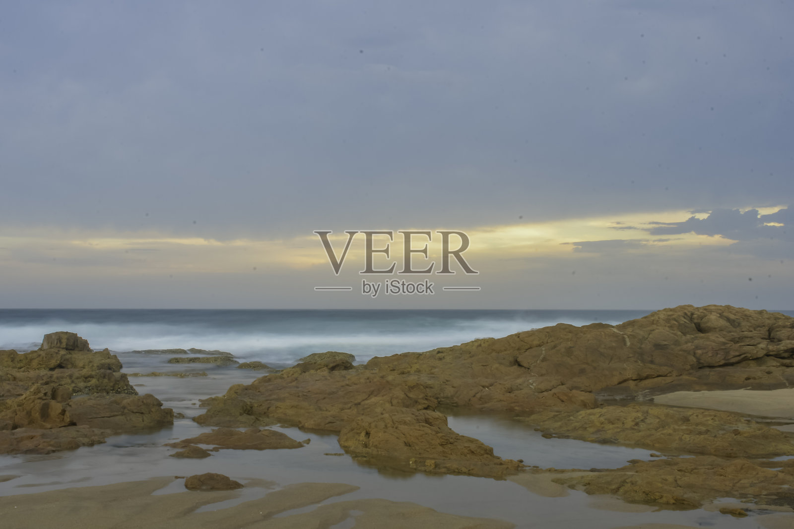 南非德班附近希伯登的KZN南海岸一片原始且人少的海滩照片摄影图片