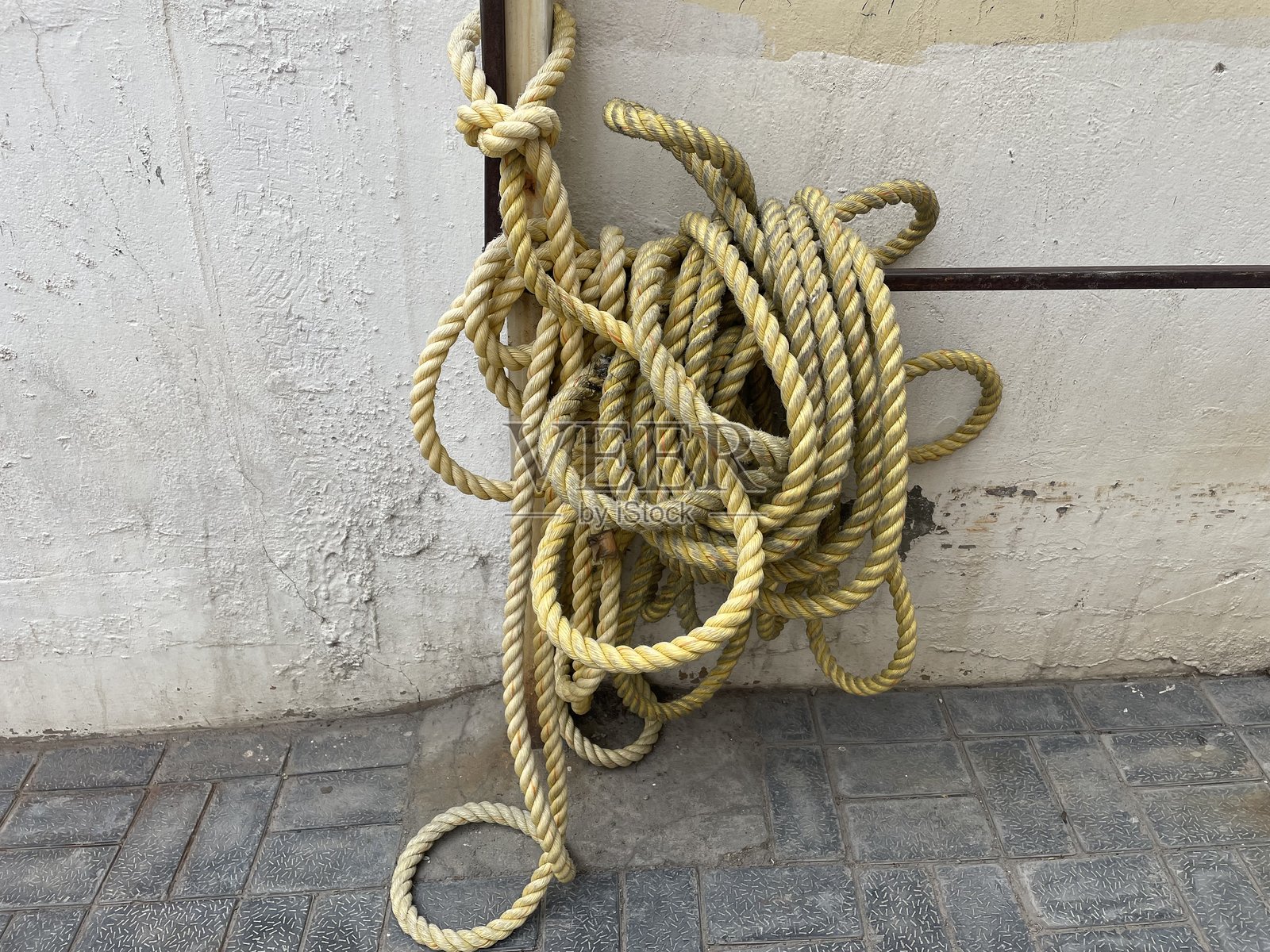 强力黄色绳圈,适用于工业和户外使用照片摄影图片