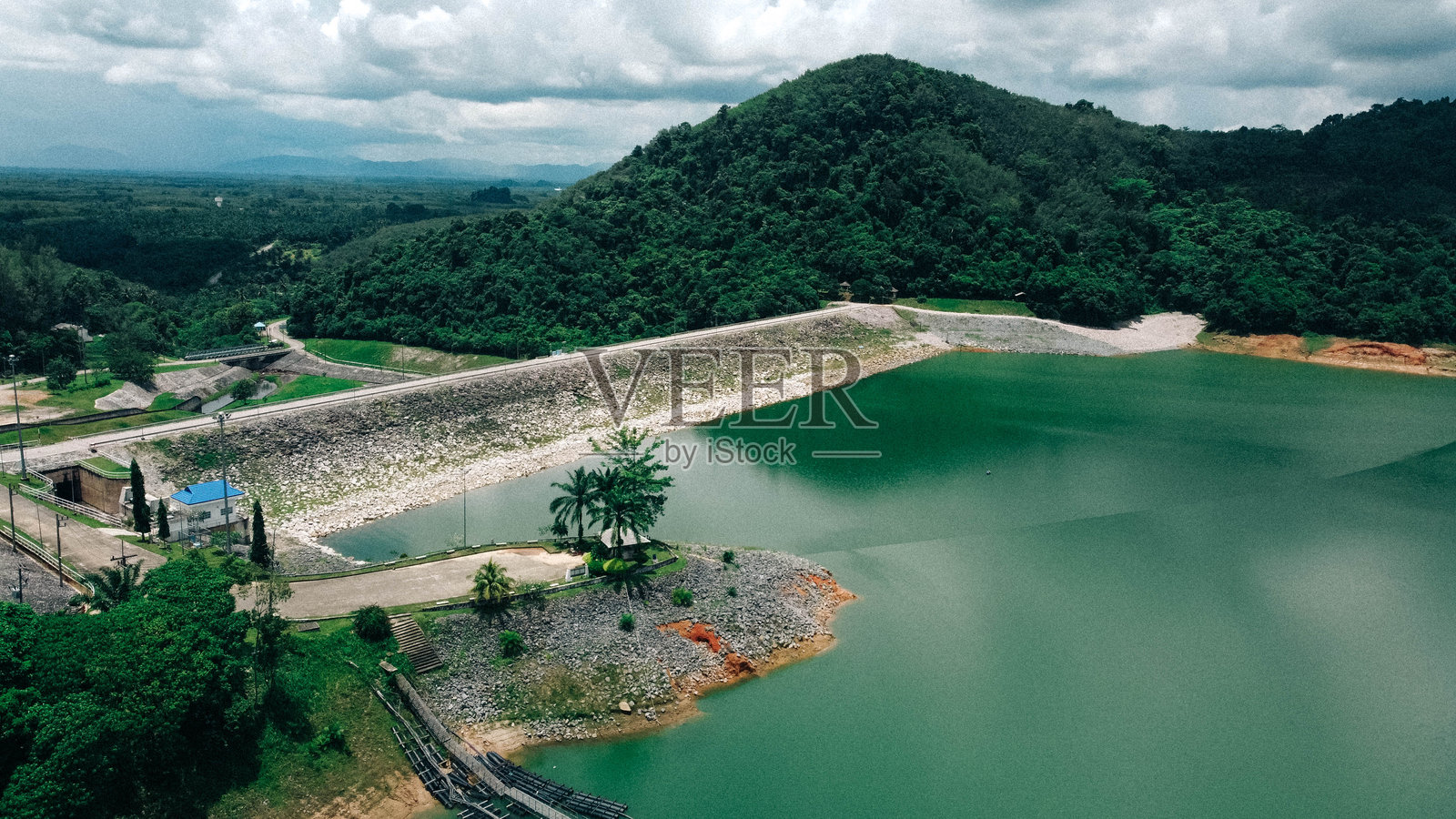 “克隆坦基厄水库 - 泰国宁静的自然胜地”照片摄影图片