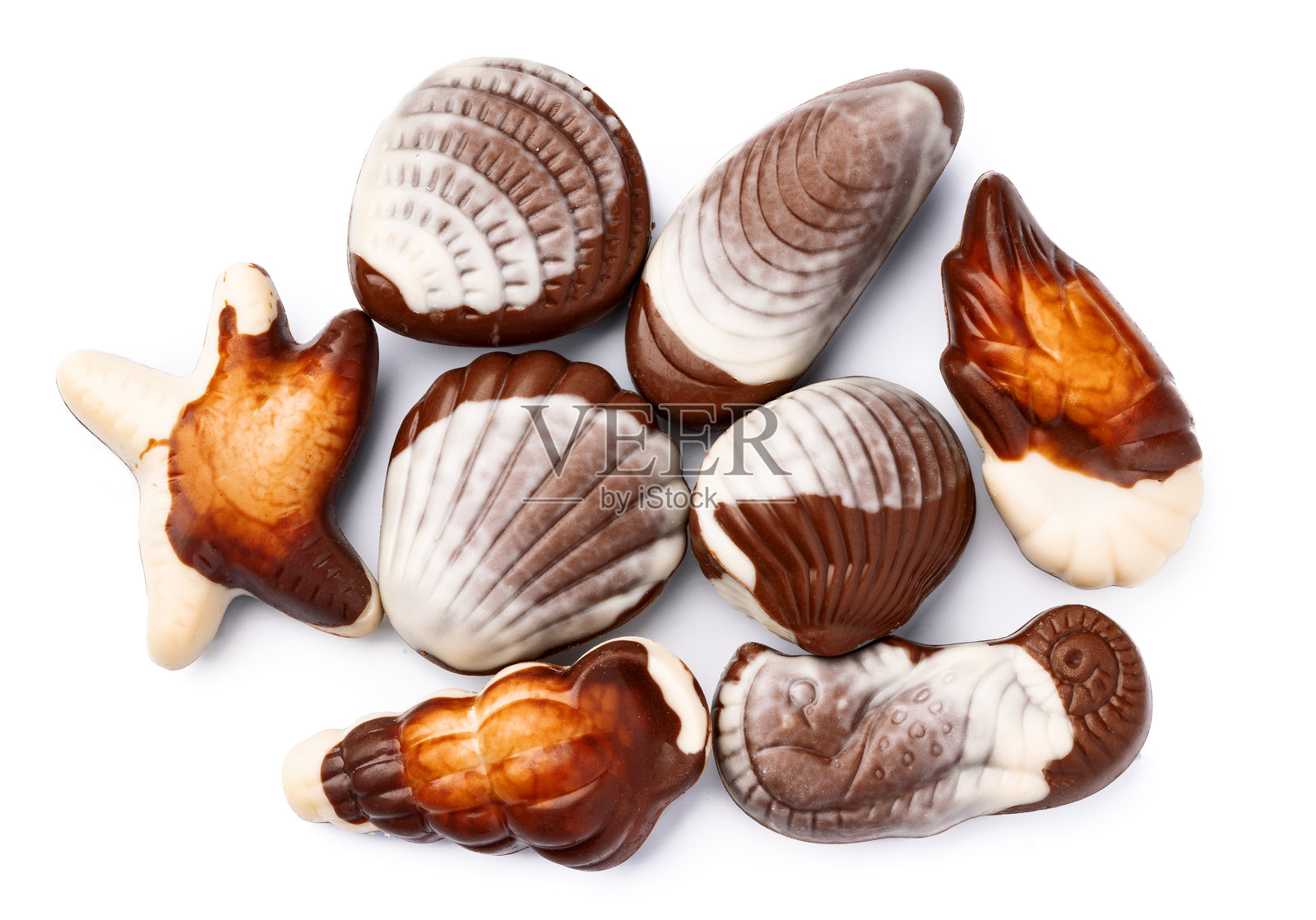 白色背景上的巧克力糖果和甜点照片摄影图片