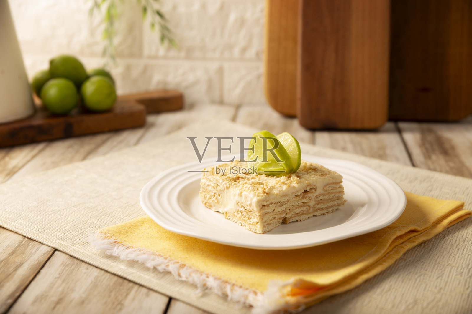 自制柠檬卡洛塔蛋糕照片摄影图片