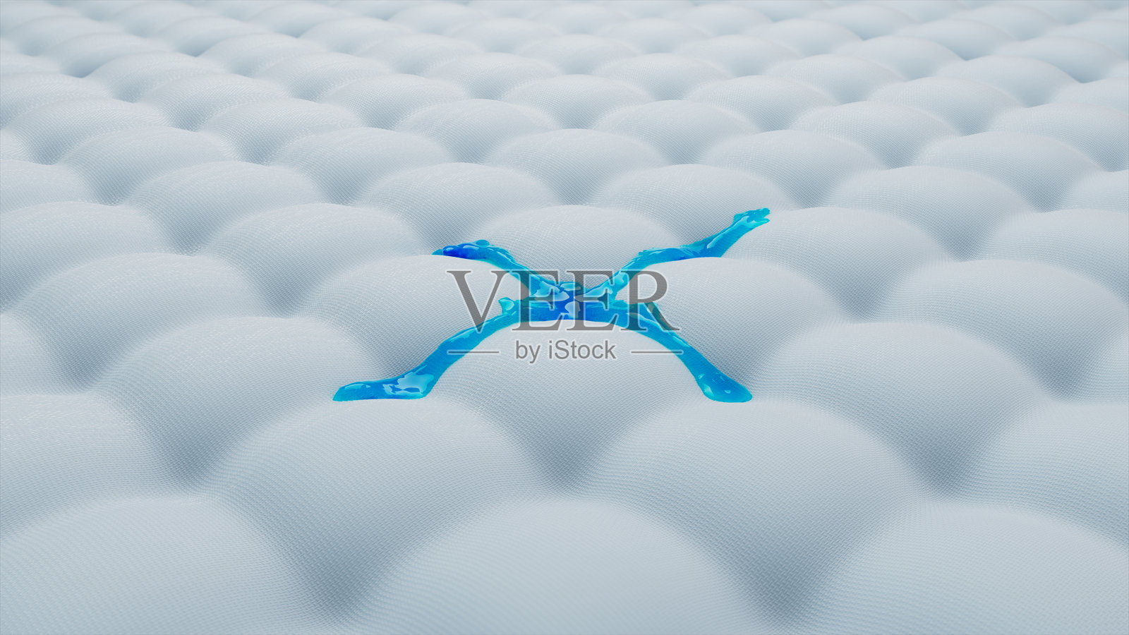 蓝色水花溅洒在白色布料的表面上照片摄影图片