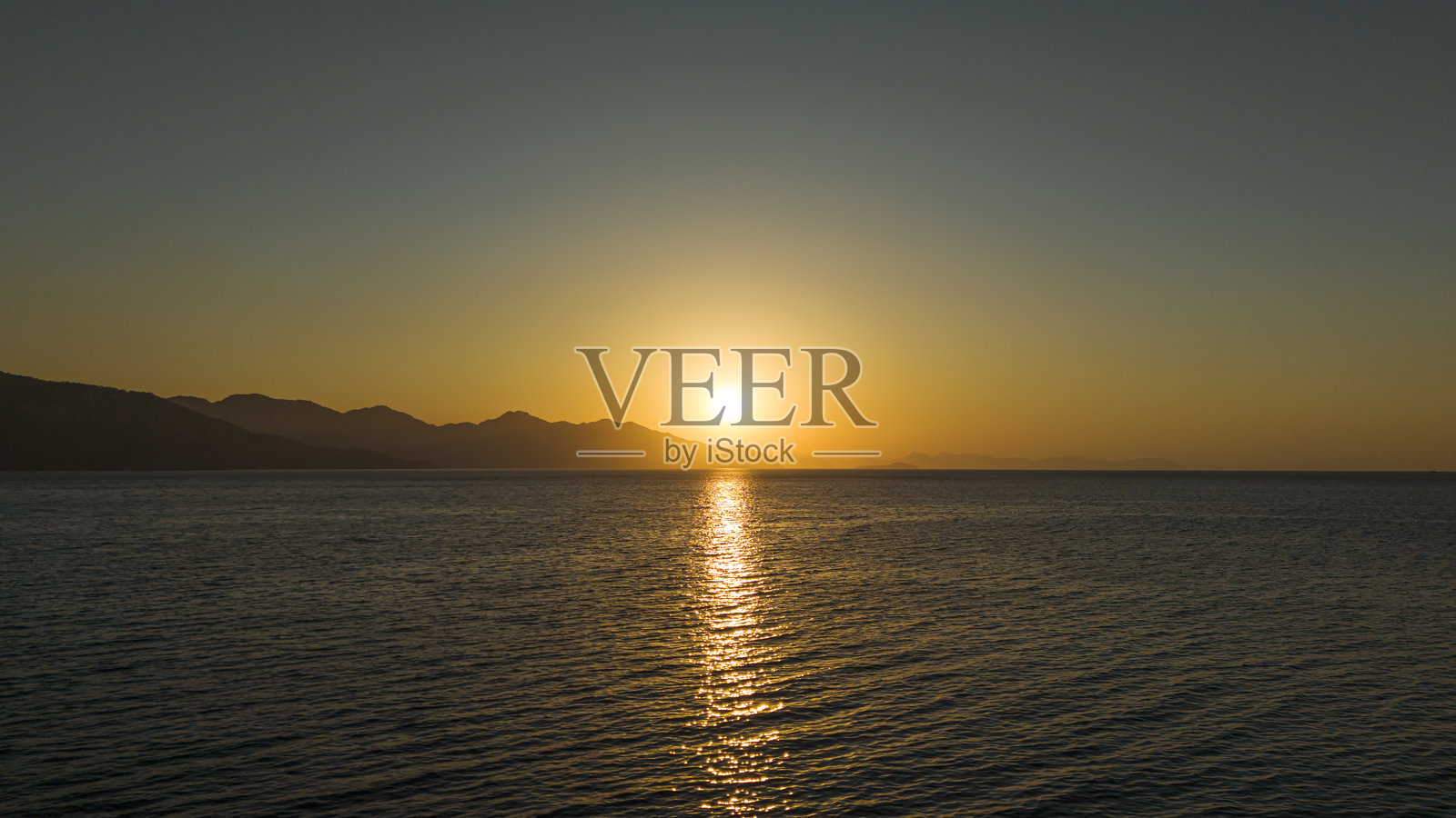 日出时的山海景色照片摄影图片