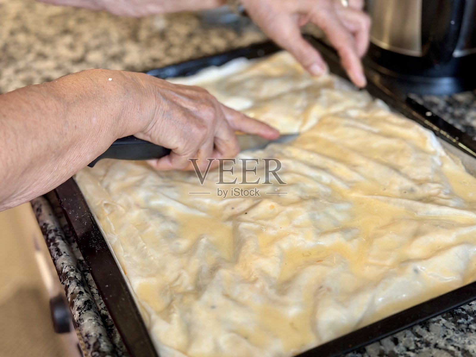 在家制作糕点照片摄影图片