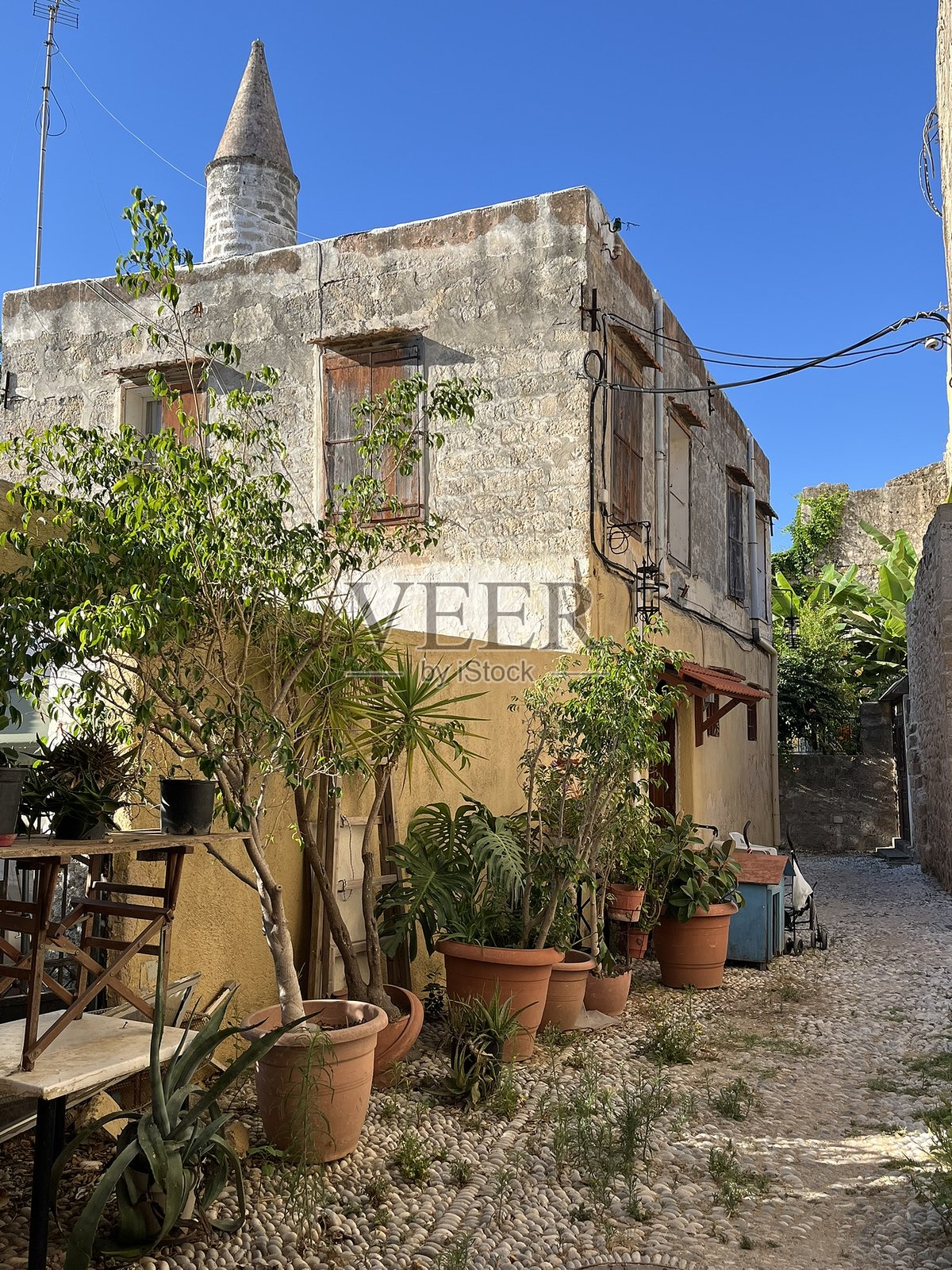 希腊 - 罗德岛 - 罗德镇 - 老城区的小巷照片摄影图片