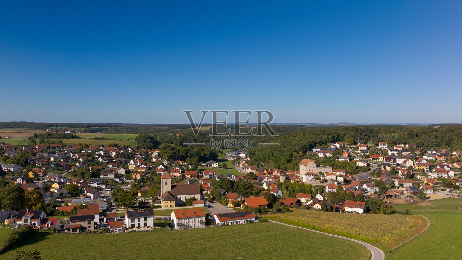 俯瞰上普法尔茨地区沃尔夫赛格镇,靠近雷根斯堡,巴伐利亚照片摄影图片