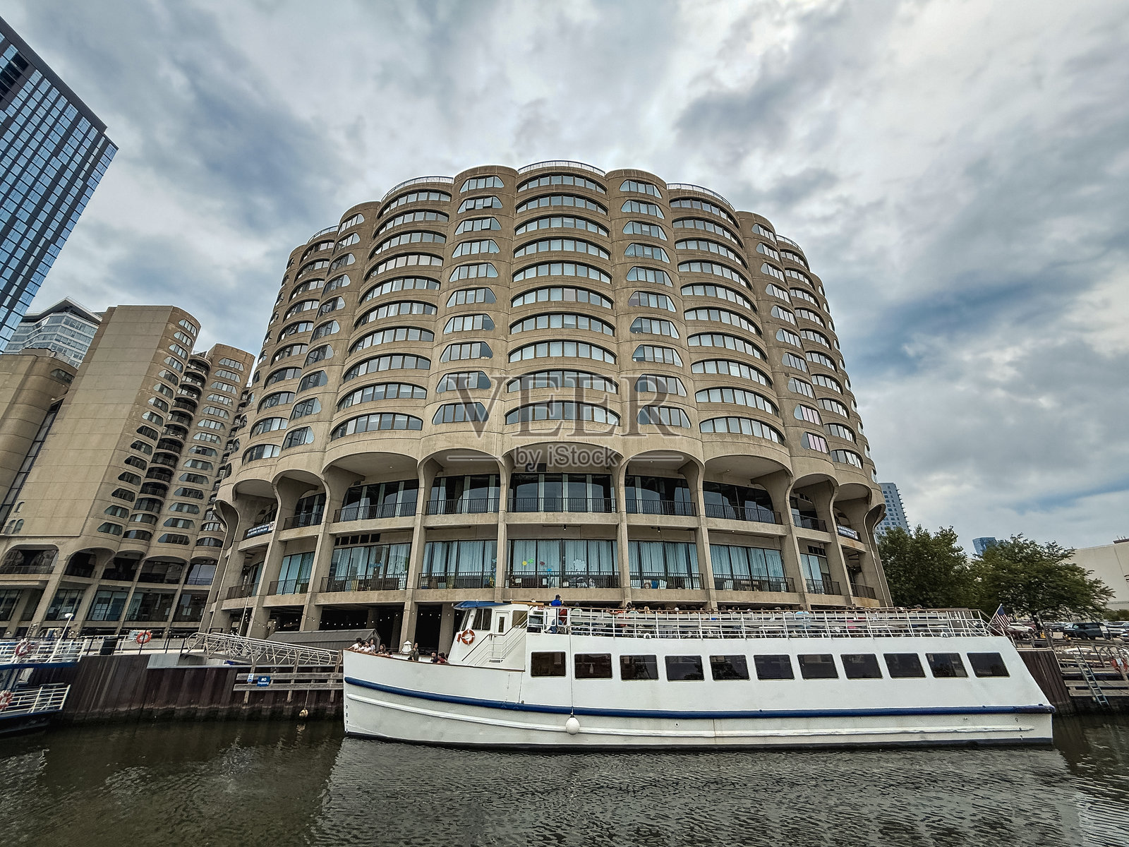 芝加哥河畔标志性的芝加哥建筑照片摄影图片