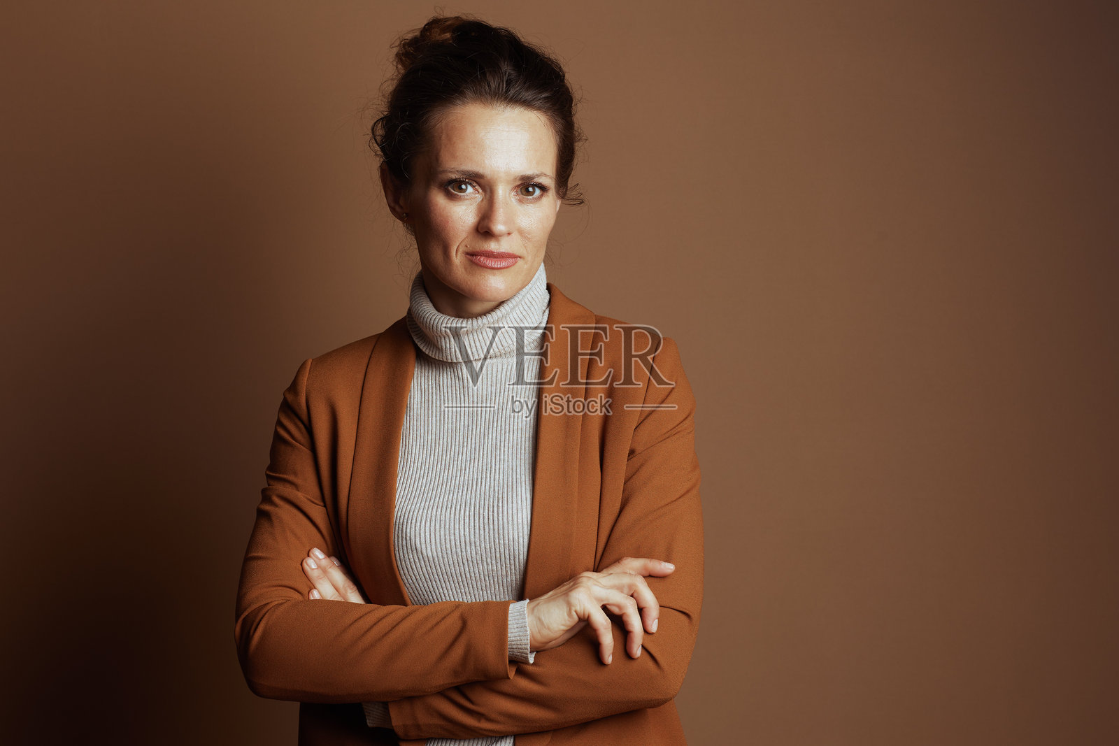 表情坚定的严肃女商人照片摄影图片