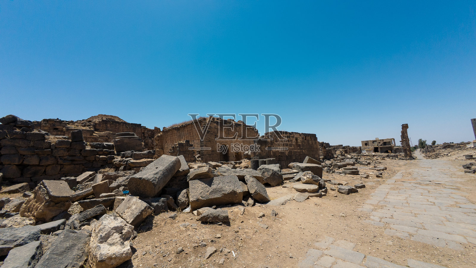 碧蓝晴空下的古代遗址照片摄影图片
