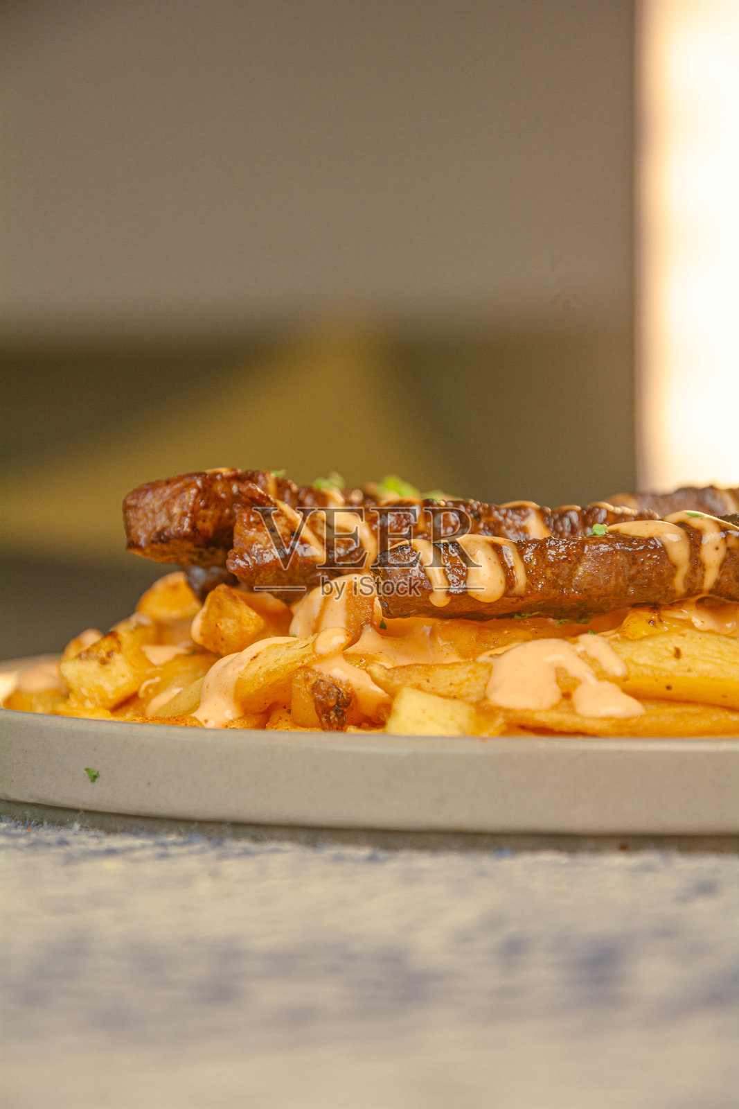 南非舒适食物:炸鸡翅和炸薯条 - image-98照片摄影图片