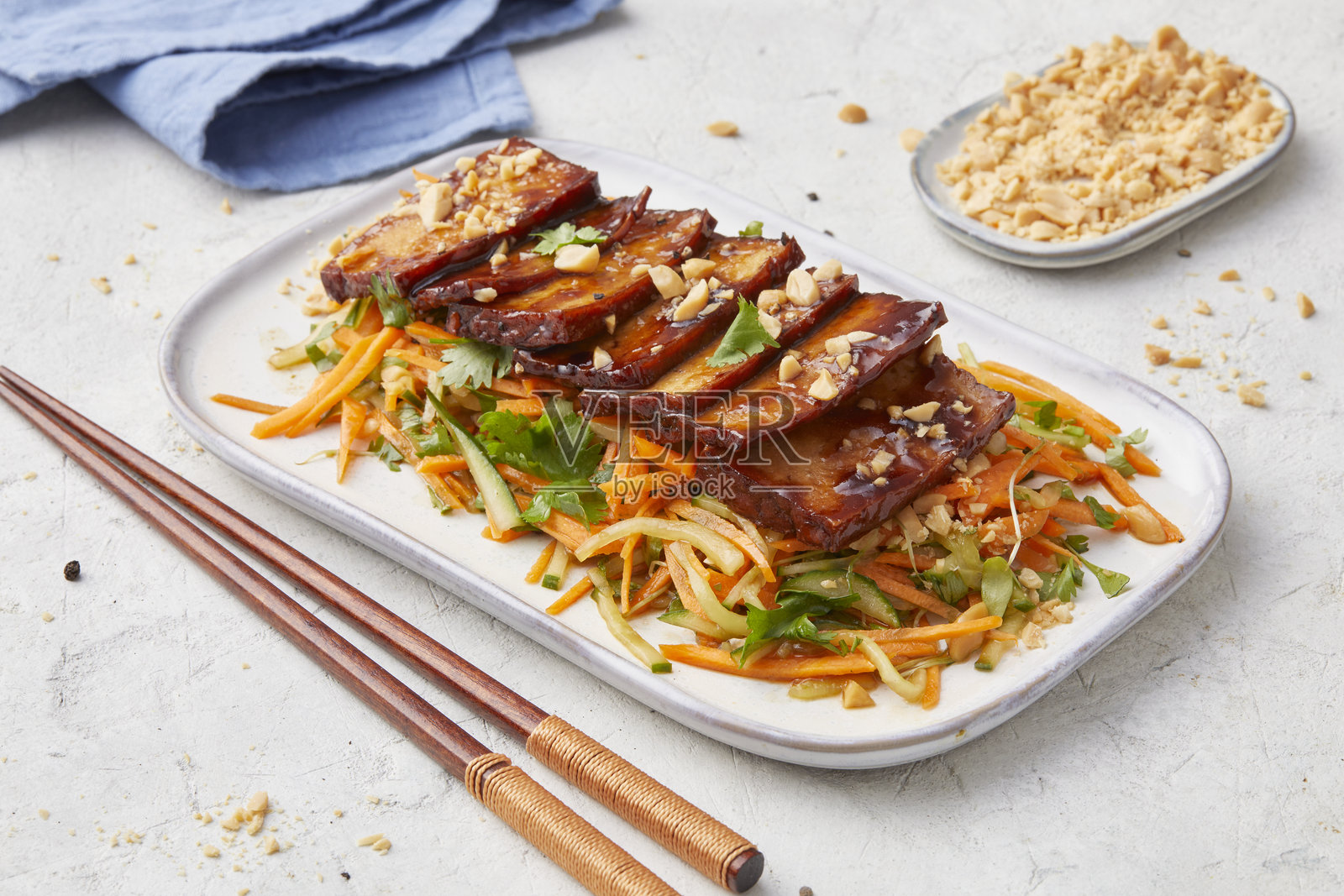 花生豆腐蔬菜沙拉照片摄影图片