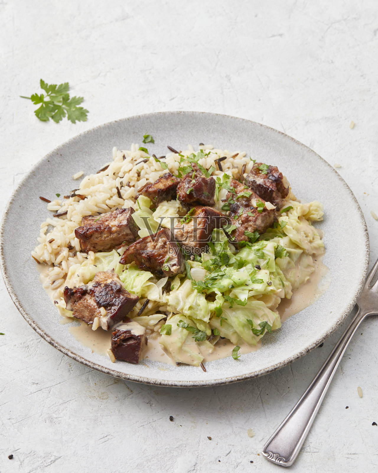 Tofu with savoy cabbage照片摄影图片