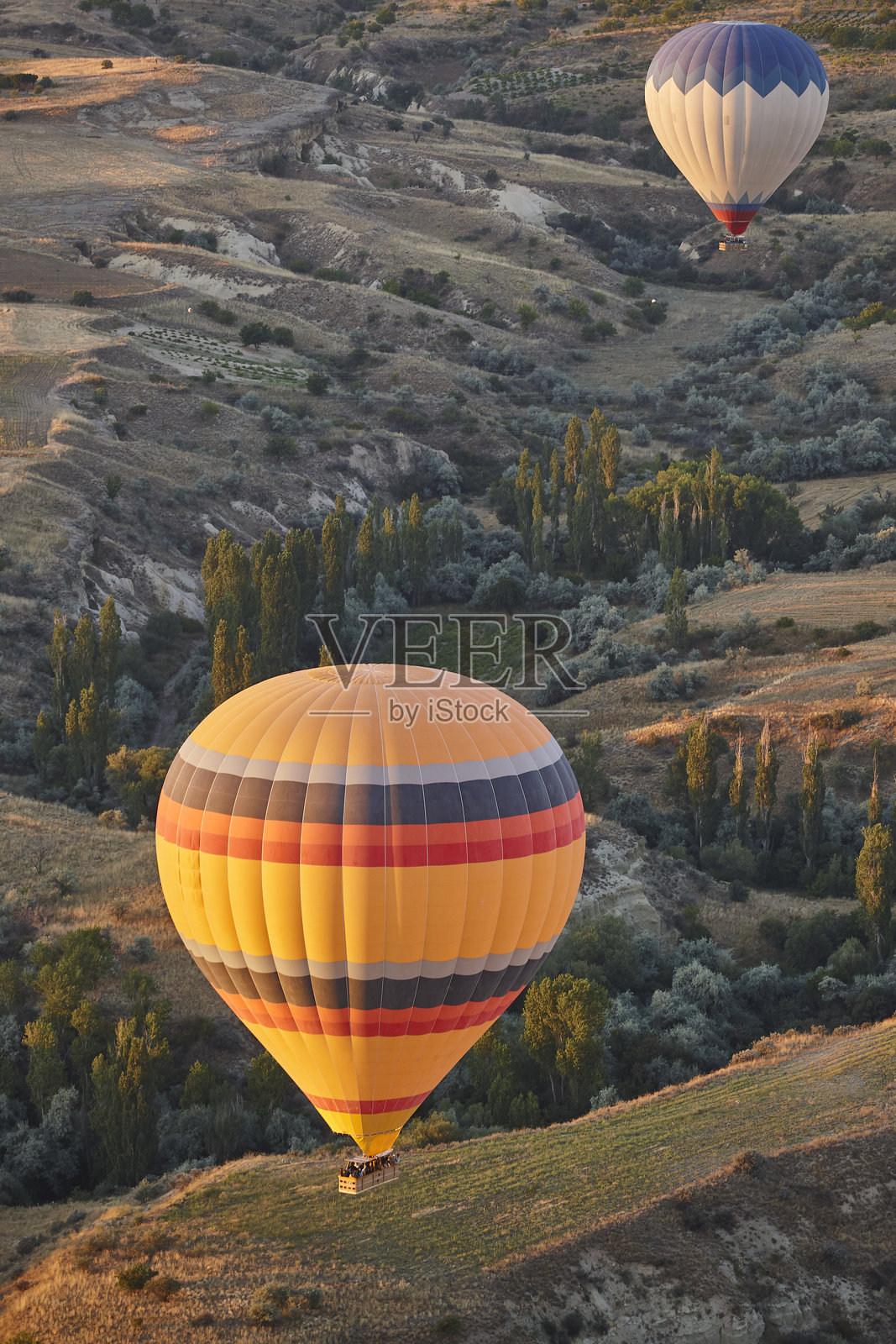 卡帕多奇亚的热气球。格雷梅的飞行。土耳其旅游。照片摄影图片