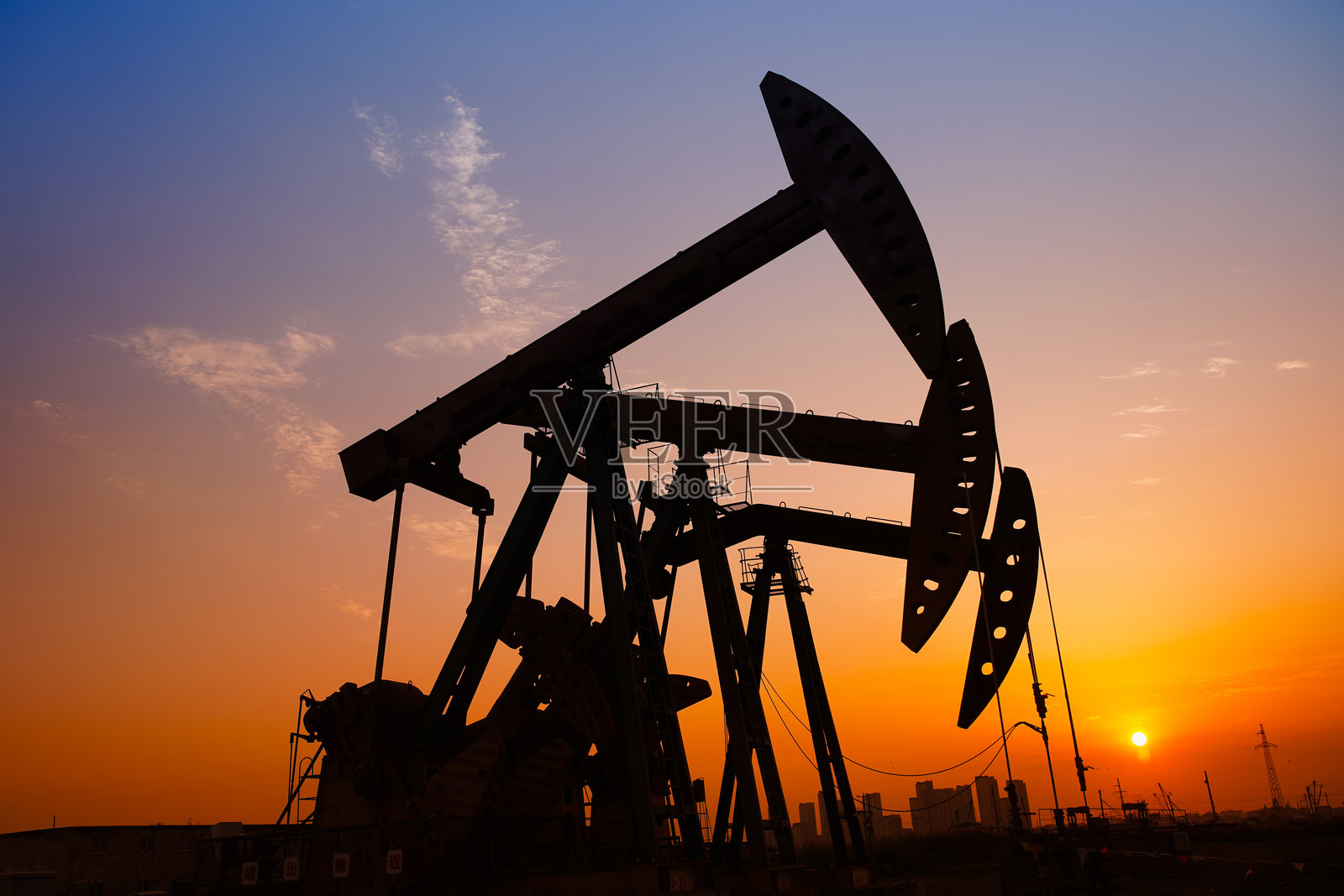 石油泵,石油和天然气行业。照片摄影图片