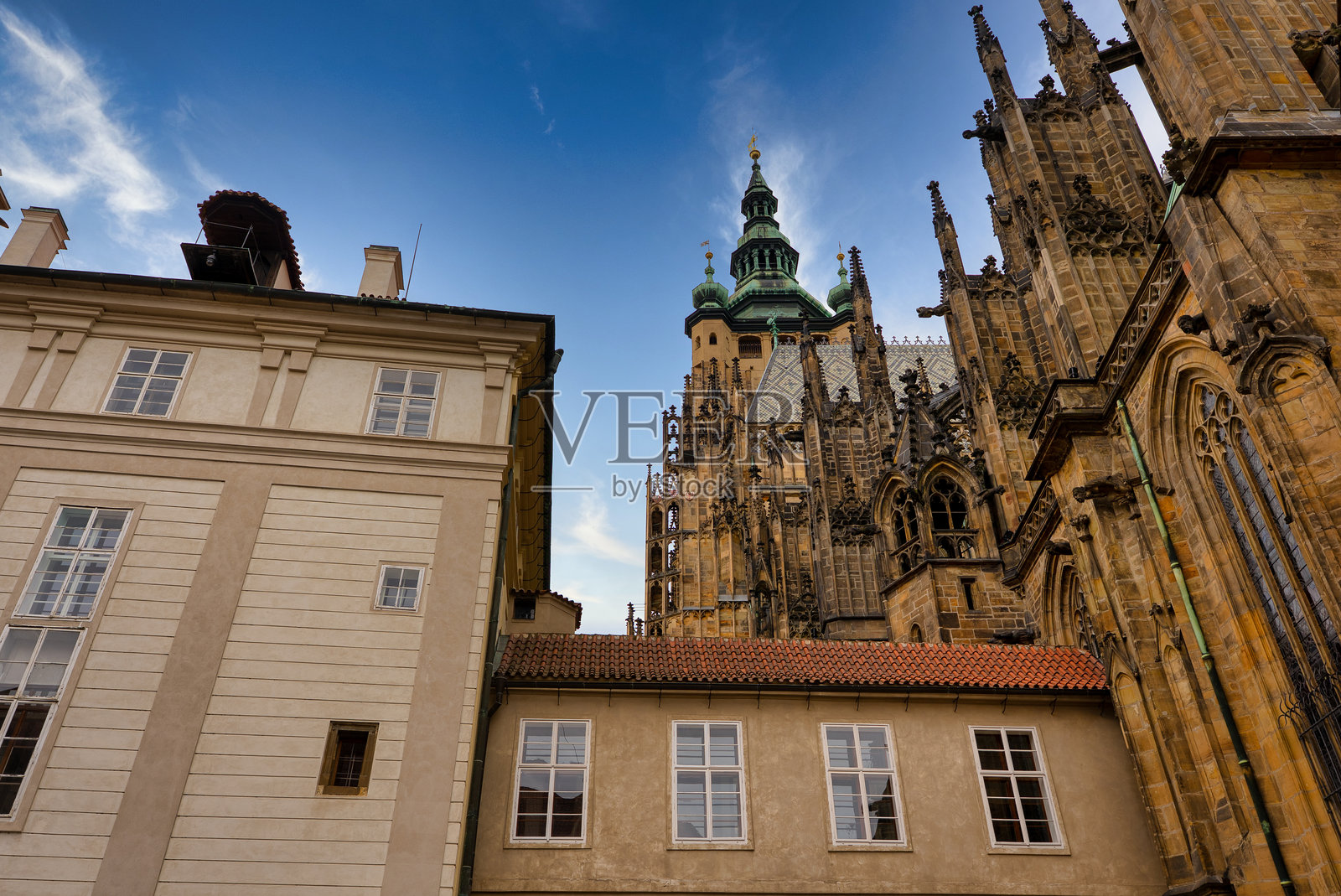 布拉格城堡的哥特式圣维特大教堂。照片摄影图片