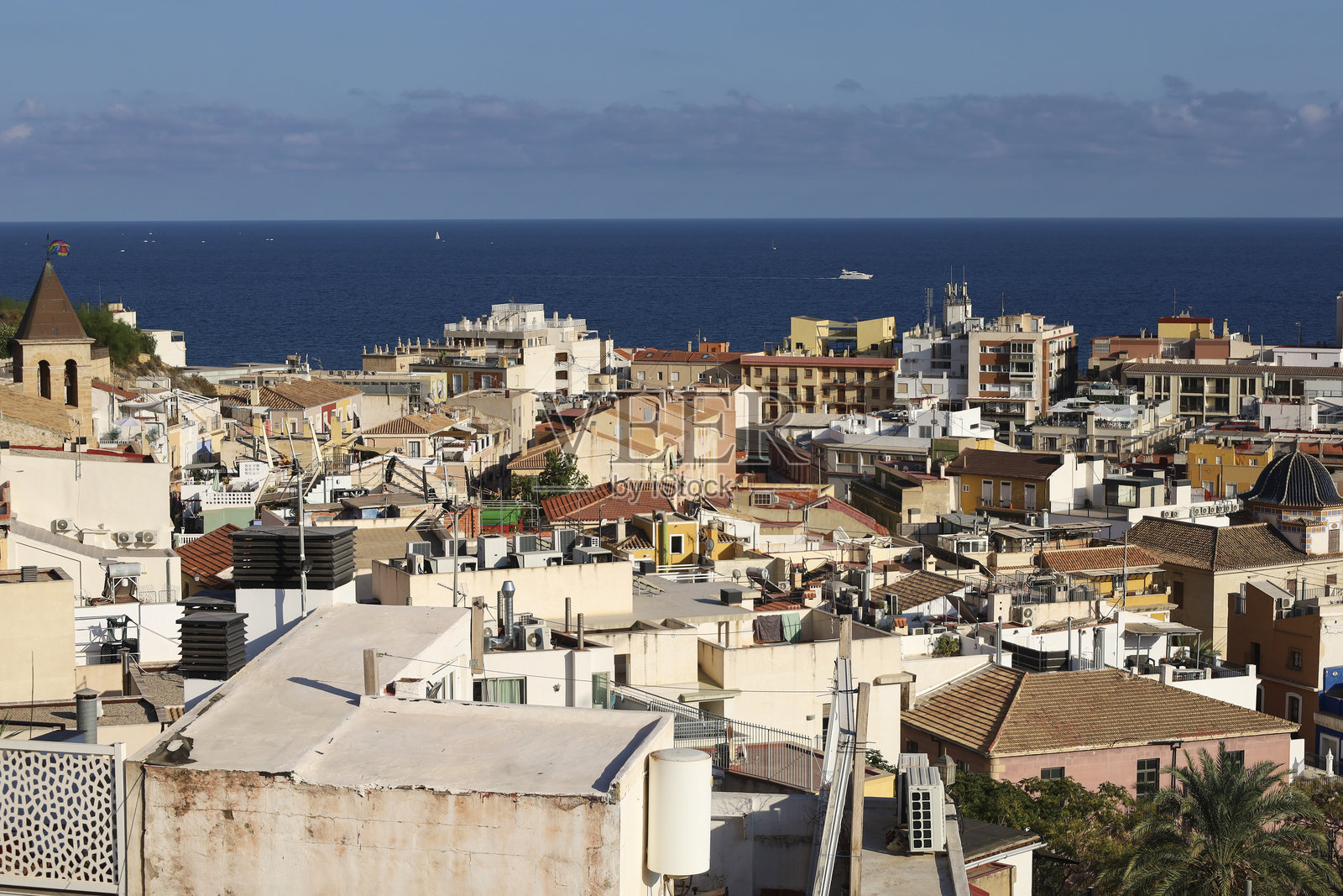 圣克鲁斯街区隐修院观景点拍摄的阿利坎特市全景照片摄影图片