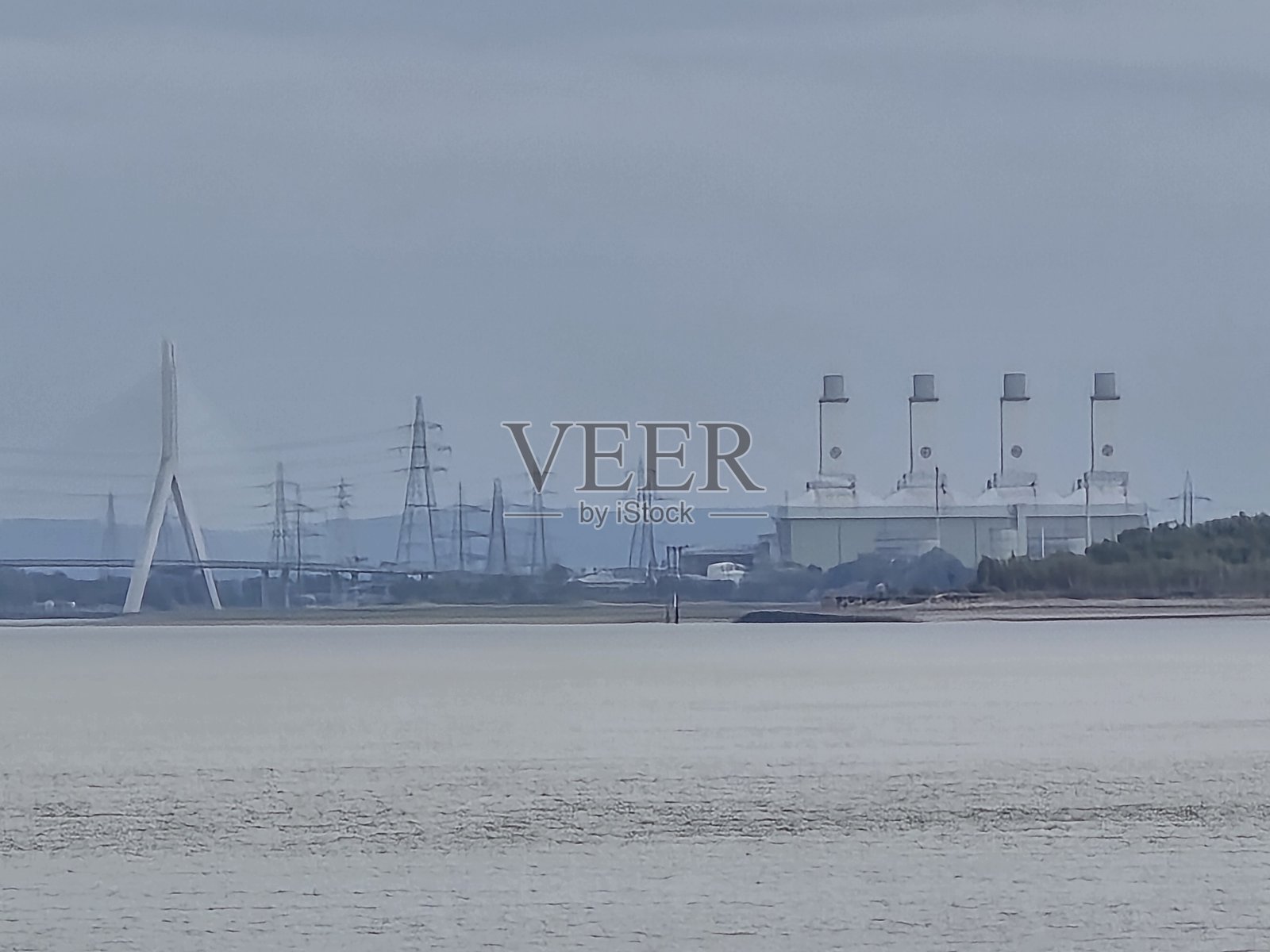 肖顿北威尔士的发电厂和桥梁照片摄影图片