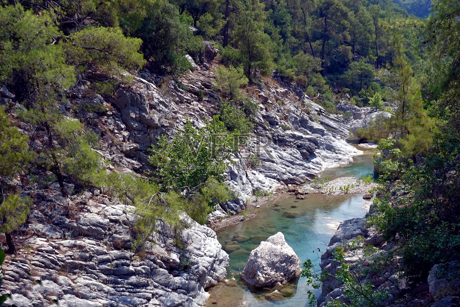 格尼纽克峡谷的水流。照片摄影图片