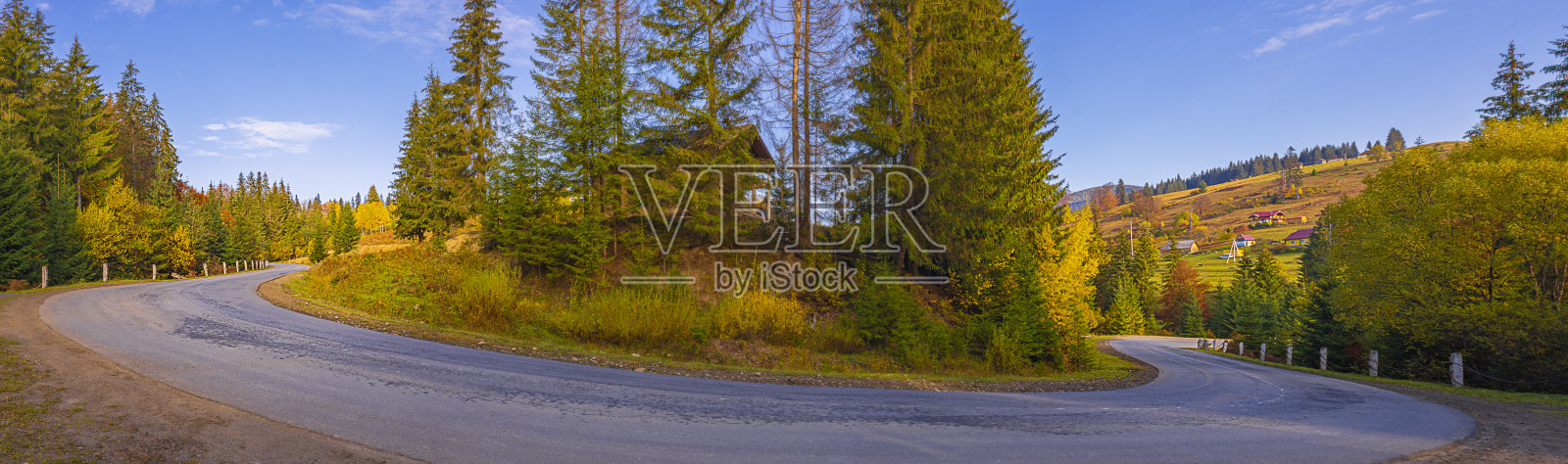 秋日山峦的明媚景色,层林尽染,黄与橙的色彩交织。照片摄影图片