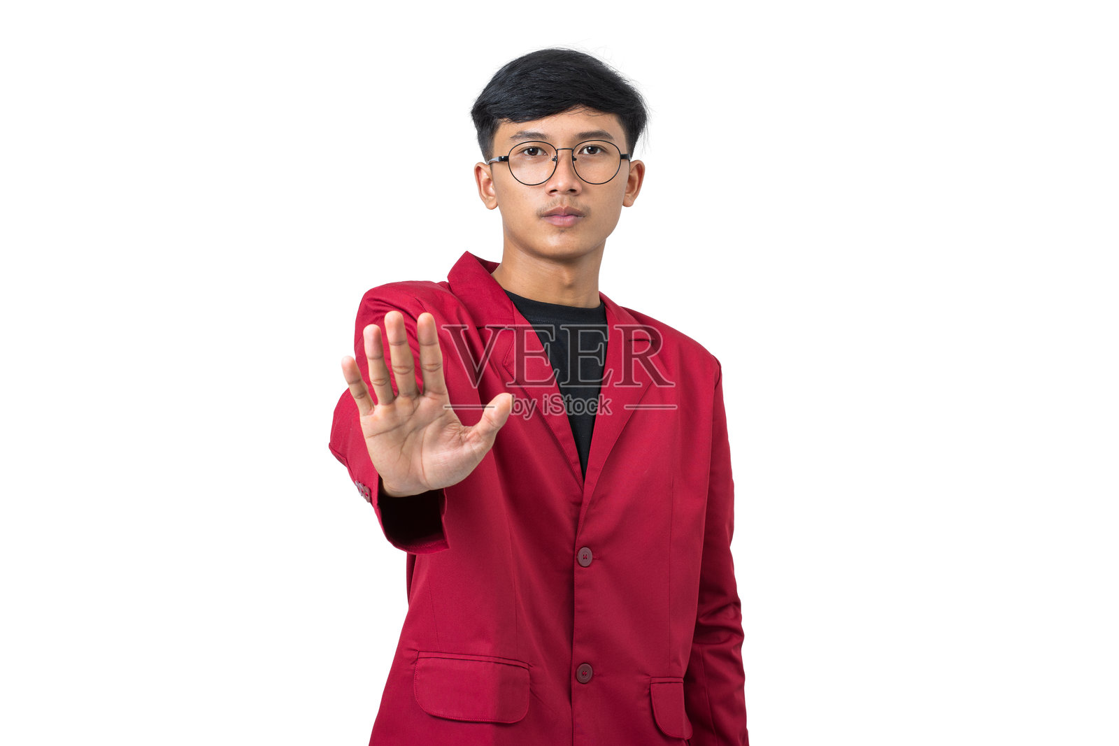 年轻的大学生在白色背景下手做出停止手势,被单独隔离照片摄影图片