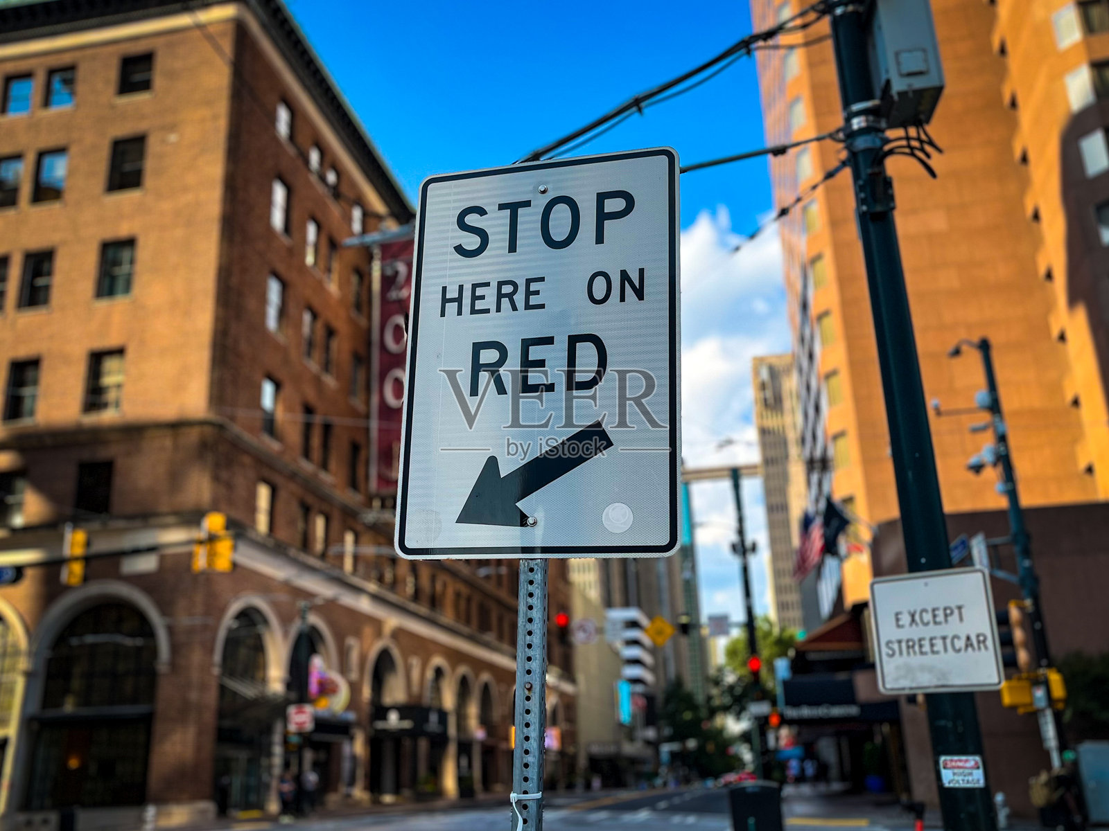 亚特兰大市中心的交通标志照片摄影图片