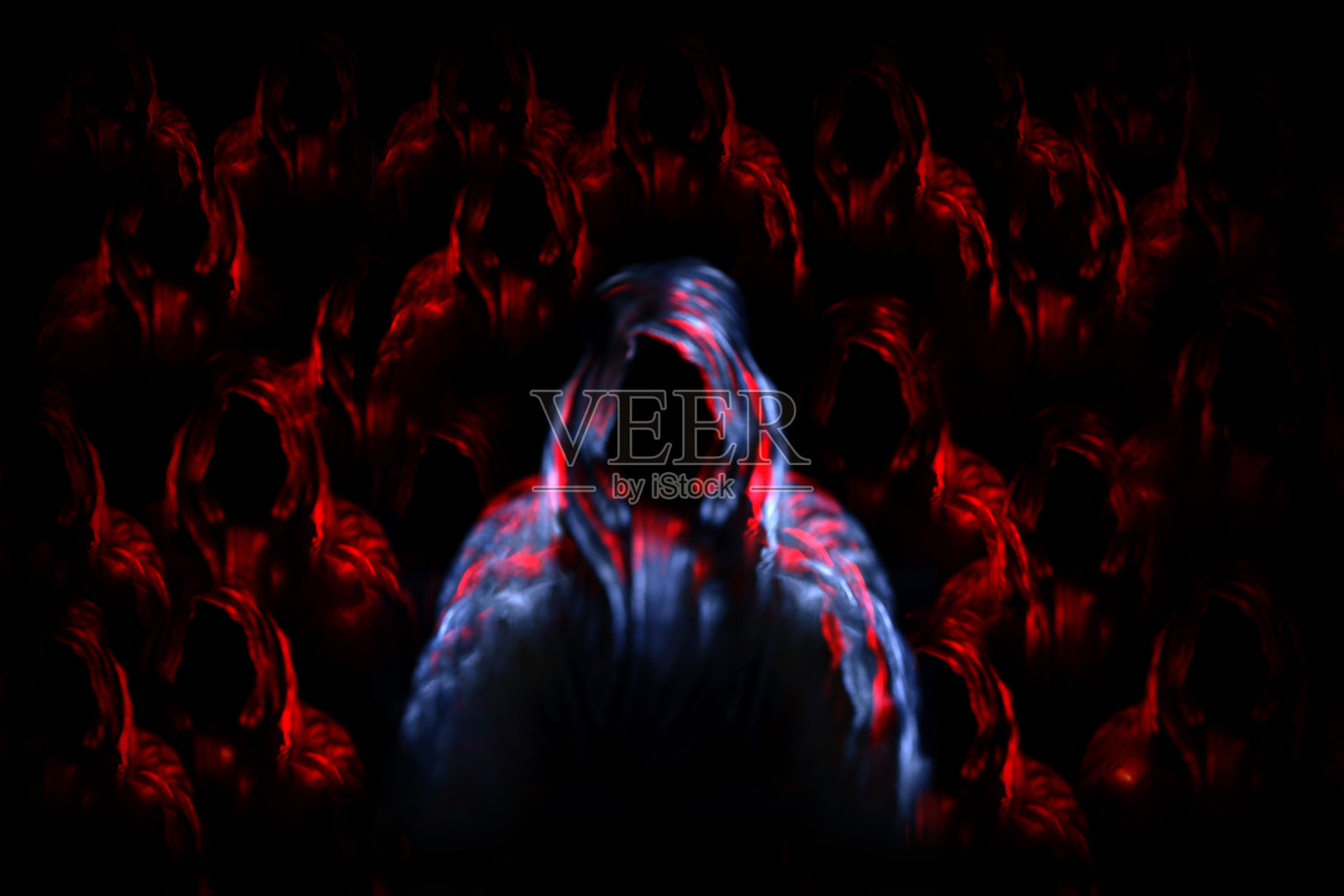 黑暗中披着斗篷的恐怖身影照片摄影图片